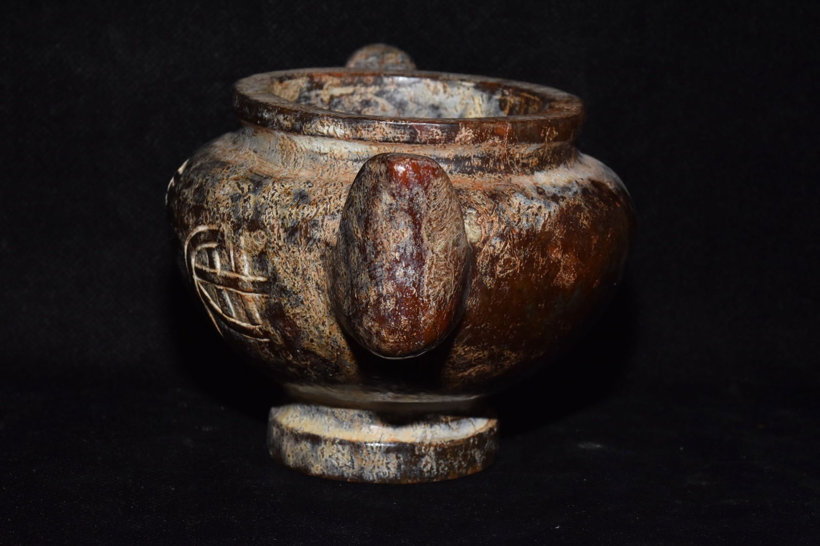 An Exquisite Hemo Jade Double-Ears Jar - 2