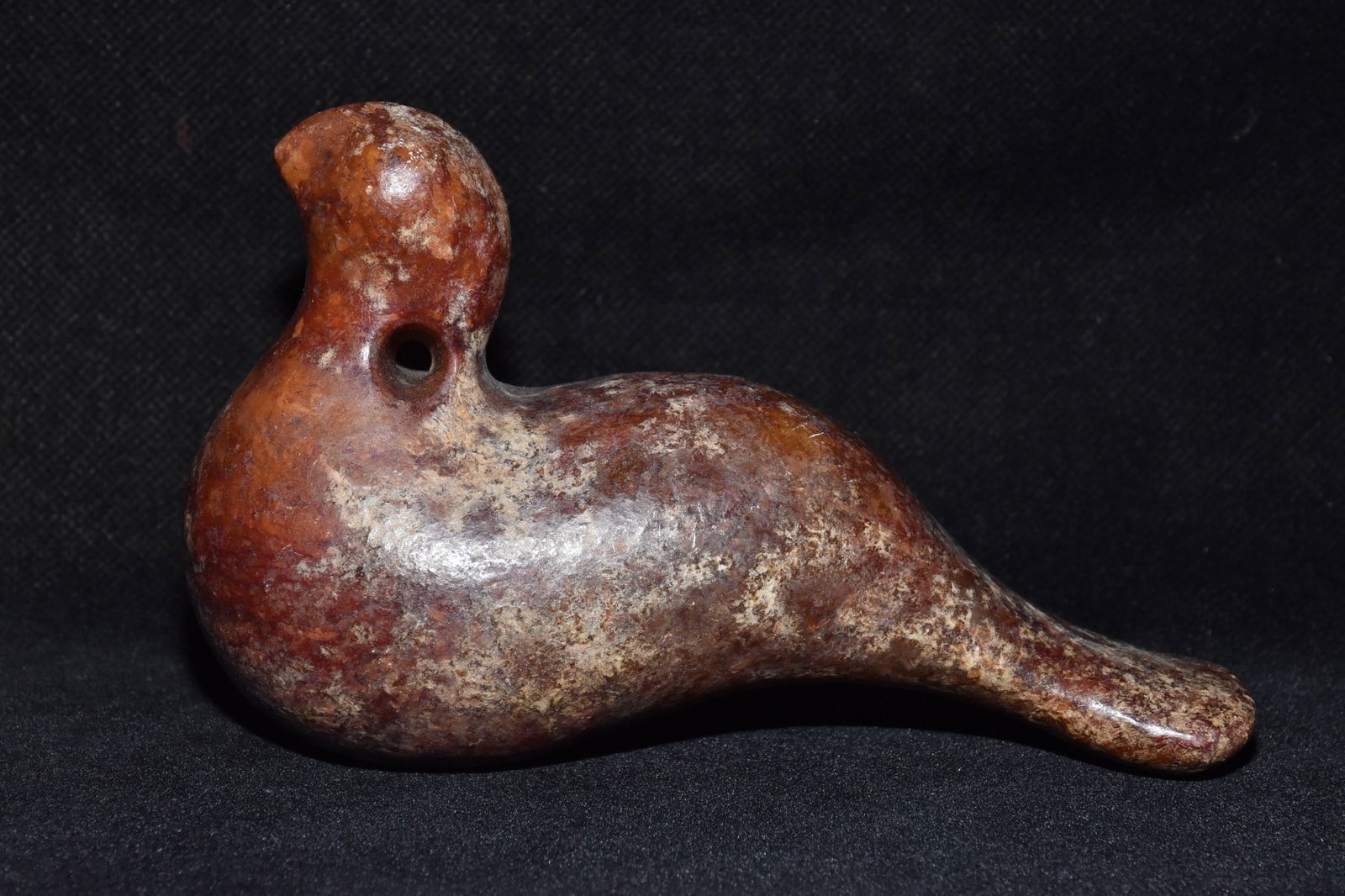 An Exquisite Hemo Jade Bird Ornament: An Exquisite Hemo Jade Bird Ornament Hongshan Culture Size:14.5cmx10.5cm Weight:540g (The Dimensions Of All Batches Are Manually Measured.If You Need More Detailed Information, Please Contact Our Cust