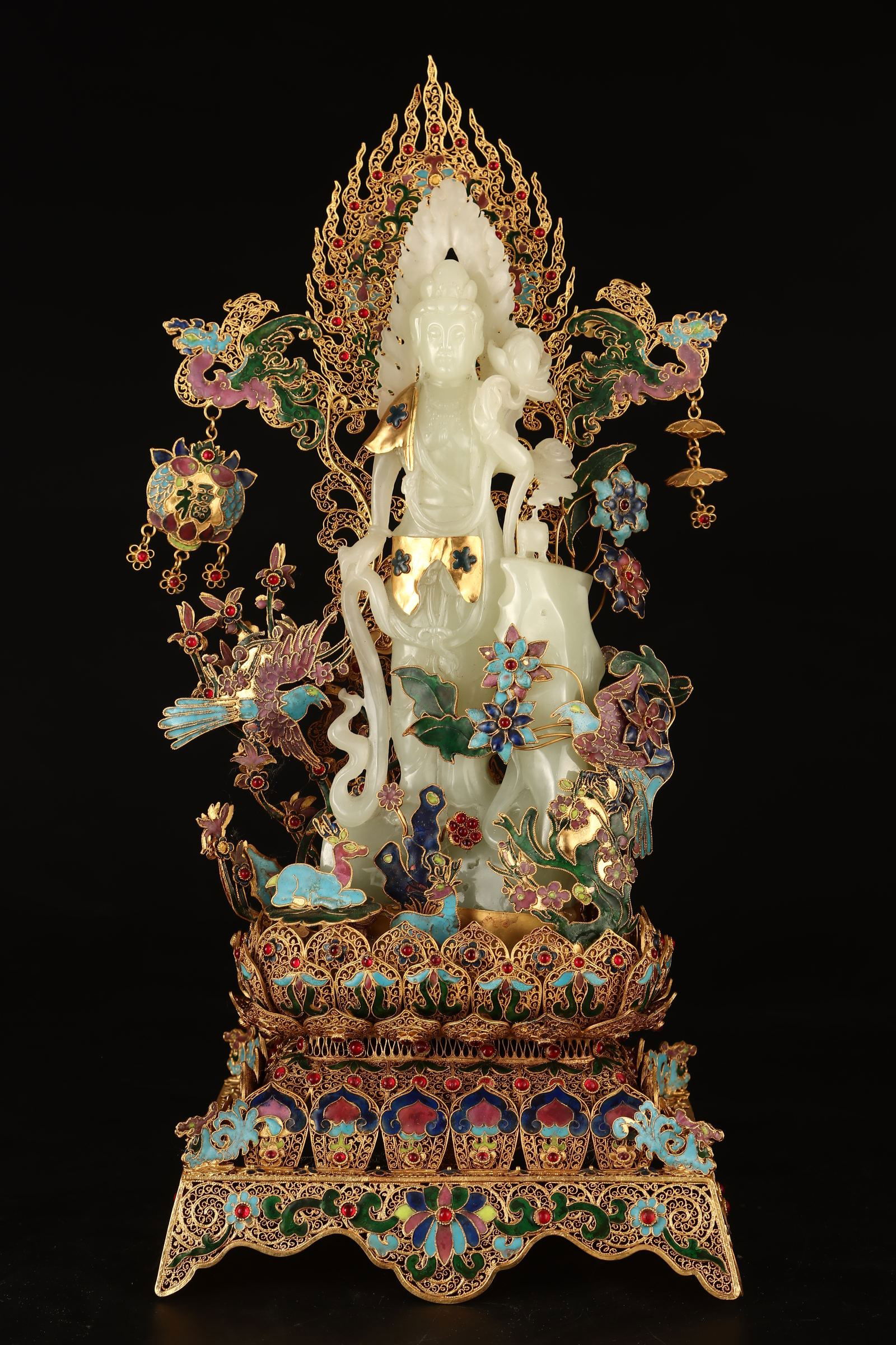 A filigree gilt inlaid jade Guanyin ornament from the Qing Dynasty: Qing Dynasty filigree gilt inlaid jade Guanyin ornament Size:H:40.5cm W:18cm GuanyinH:28cm W:1.666kg (The Dimensions Of All Batches Are Manually Measured.If You Need More Detailed