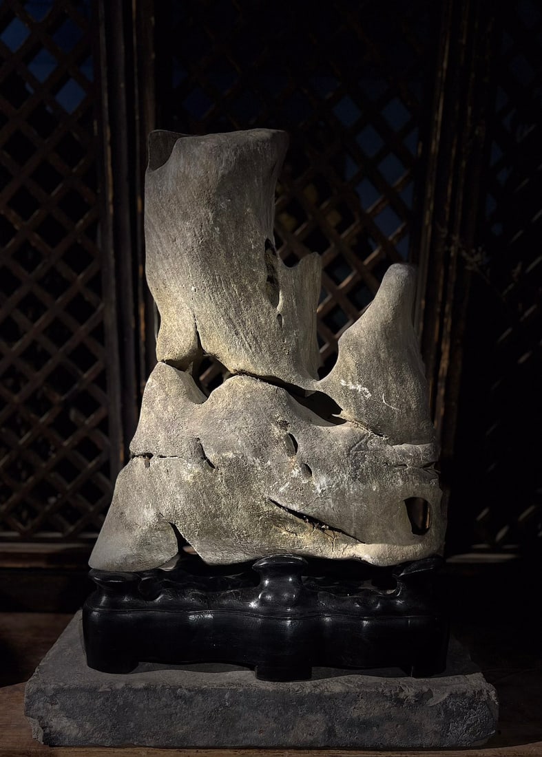 A beautiful Taihu Lake stone Songshan ornament: Exquisite Taihu Lake Shisong Mountain ornaments Size:H:67cmW:46cmT:22cm (The Dimensions Of All Batches Are Manually Measured.If You Need More Detailed Information, Please Contact