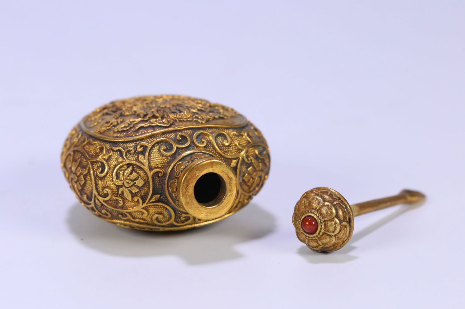 A fine copper gilt dragon pattern snuff bottle - 4