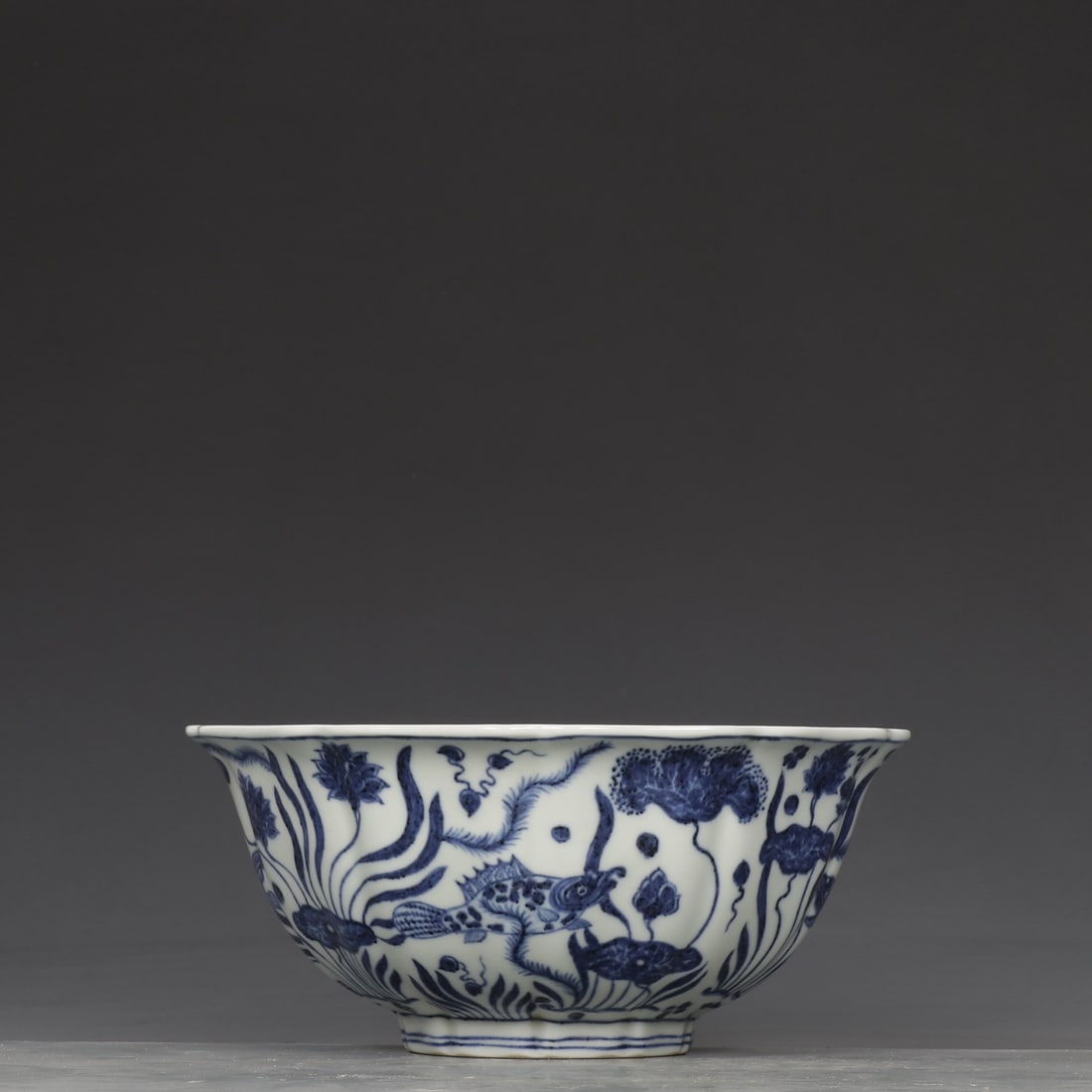 A broccoli algae lotus pattern sunflower mouth bowl made in the Xuande year of the Ming Dynasty: The Ming Dynasty Xuande year made a mackerel algae lotus pattern sunflower mouth bowl Size:H:10.3cmCalibre23.5cm (The Dimensions Of All Batches Are Manually Measured.If You Need