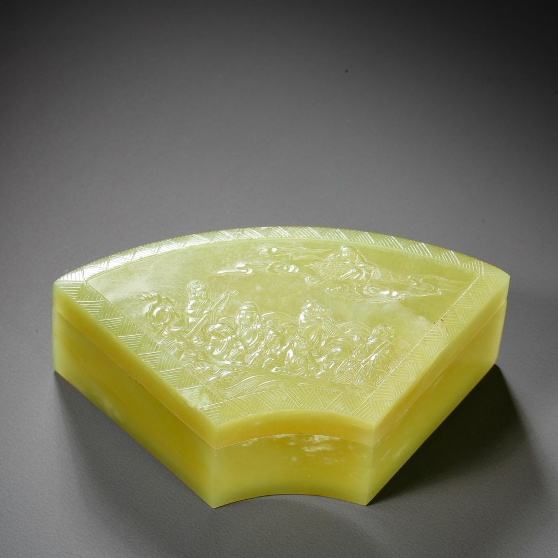 A beautiful Hetian topaz Eight Immortals Crossing Sea cover box: Exquisite Hetian topaz Eight Immortals Crossing the Sea cover box Size:10.3cmx5.5cmx3.3cm W:0.1495kg (The Dimensions Of All Batches Are Manually Measured.If You Need More Detailed Information, Please