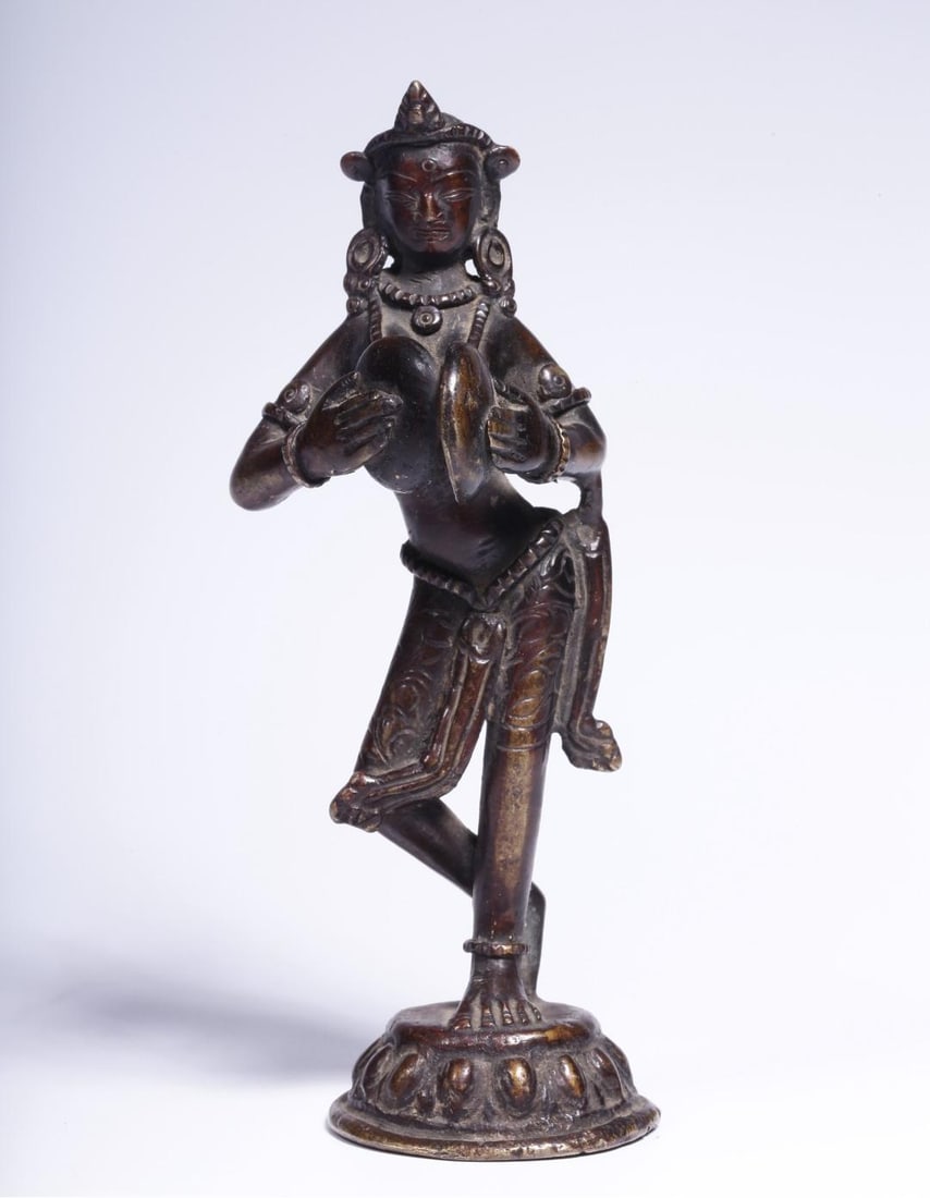 A bronze statue of the Miaoyin Heavenly Maiden of the Qing Dynasty: The bronze statue of the Miaoyin Heavenly Maiden in the Qing Dynasty Size: W:0.266kg H: 13cm L:5.5cmW:4.5cm (The Dimensions Of All Batches Are Manually Measured.If You Need More
