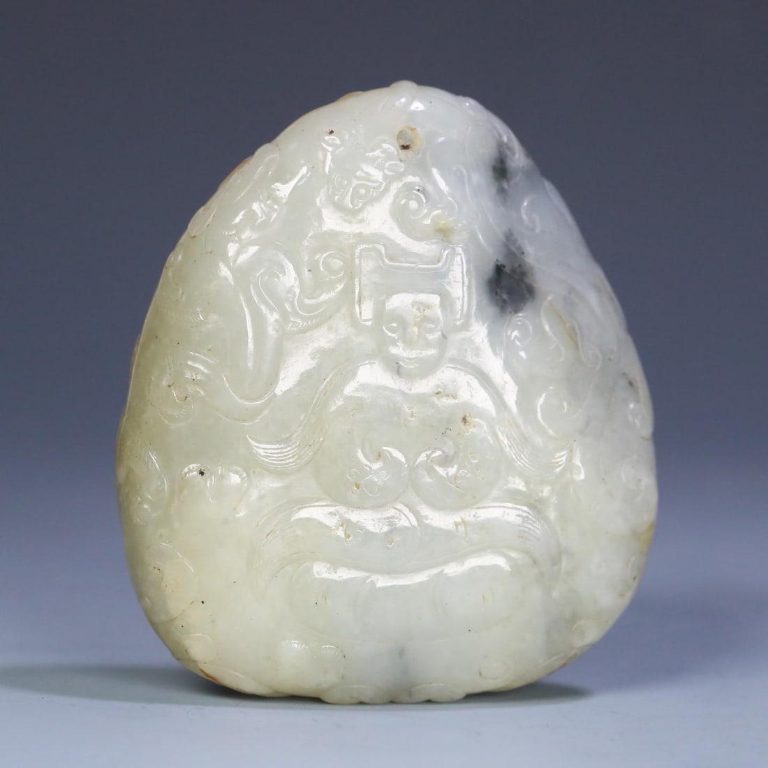 A beautiful Hetian jade blue and white seed material character dragon and phoenix pattern handle: Exquisite Hetian jade blue and white seed material character dragon and phoenix pattern handle Size: W:0.2198kg7.9cmx7cmx2.4cm (The Dimensions Of All Batches Are Manually