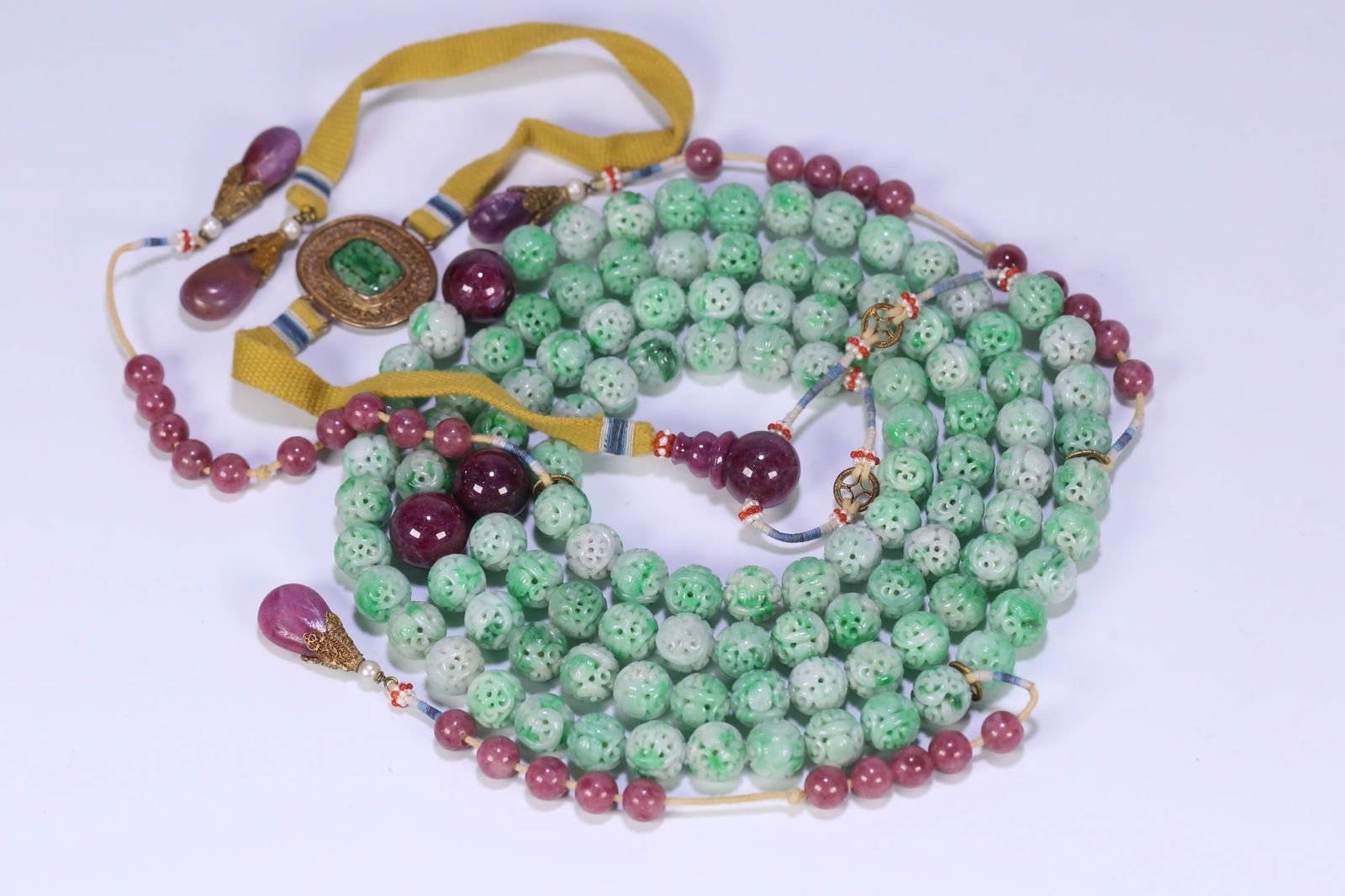 A plate of natural jadeite hollow entangled longevity pattern morning beads of the Qing Dynasty with: Qing Dynasty natural jadeite hollow entangled longevity pattern morning beads with ruby tourmaline accessories Size:Calorie1.3cmW:0.443kg (The Dimensions Of All Batches Are Manually