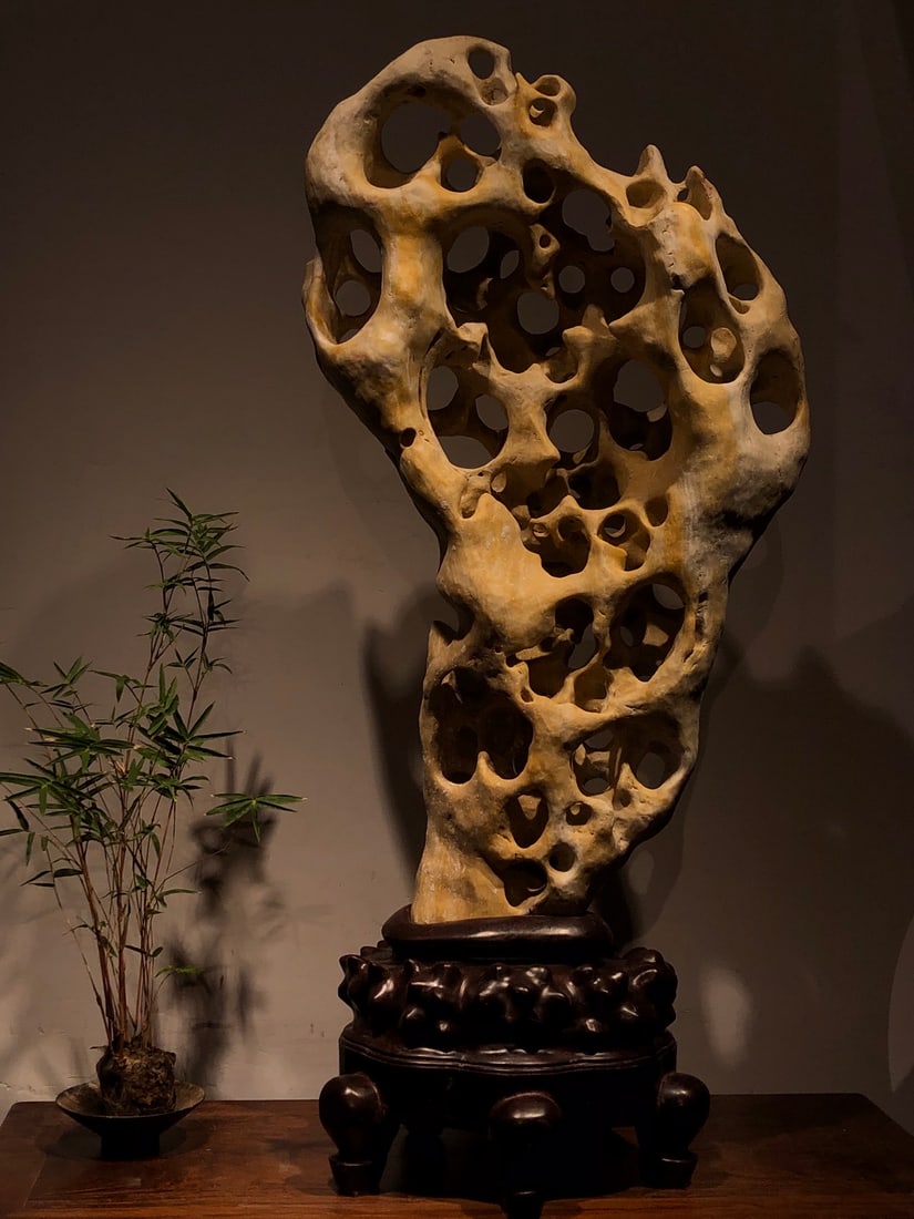 A piece of exquisite Tanyun Taihu stone: Exquisite Tanyun Taihu Stone Size:H:102cmW:46cmT:26cm (The Dimensions Of All Batches Are Manually Measured.If You Need More Detailed Information, Please Contact Our Customer Service Before Bidding.)