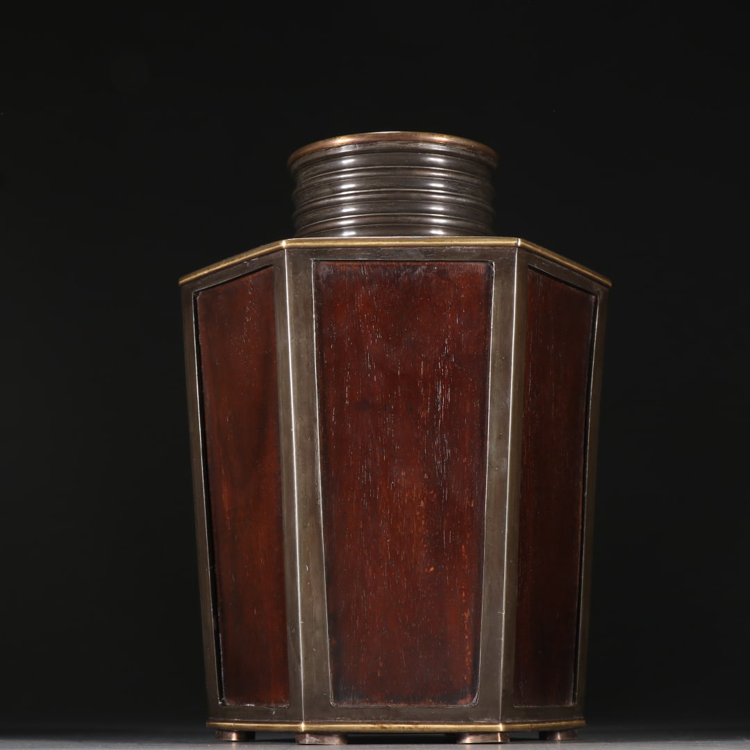 A fine tin-packed rosewood hexagonal tea jar: Exquisite tin-wrapped rosewood hexagonal tea jar Size:1.55kgH:18.5cmW:11.7cm (The Dimensions Of All Batches Are Manually Measured.If You Need More Detailed Information, Please