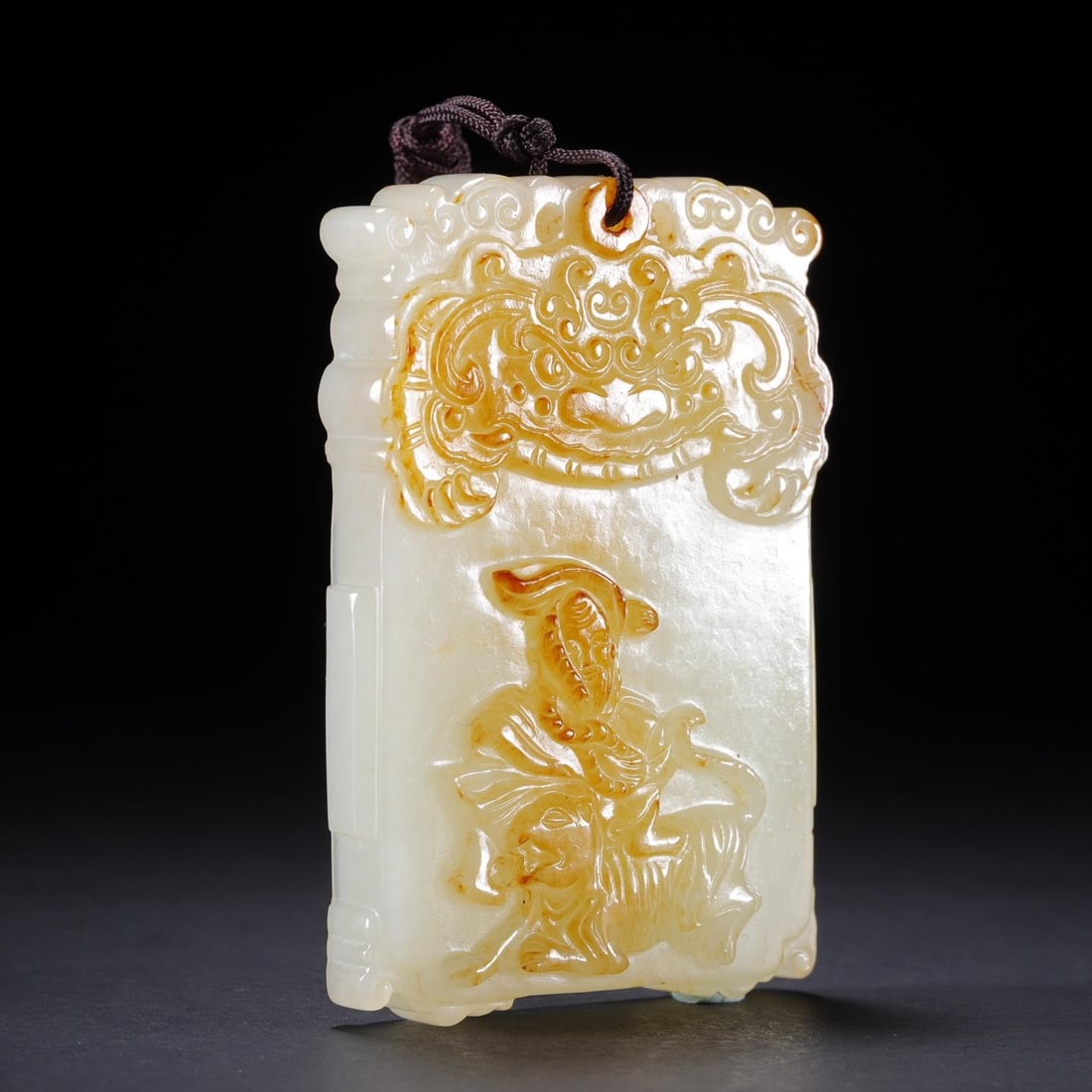 A beautiful Hetian jade tiger head card: Exquisite Hetian jade tiger head card Size:6.5x4.5x1.0cmW:0.0645kg (The Dimensions Of All Batches Are Manually Measured.If You Need More Detailed Information, Please Contact Our Customer Service Befor