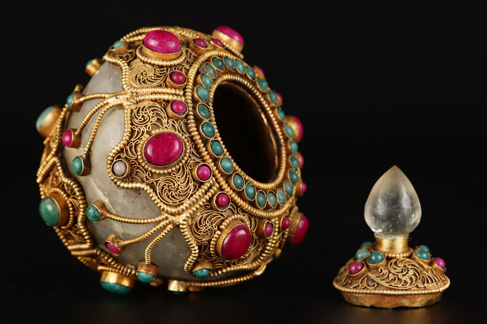 A beautiful crystal jar - 7