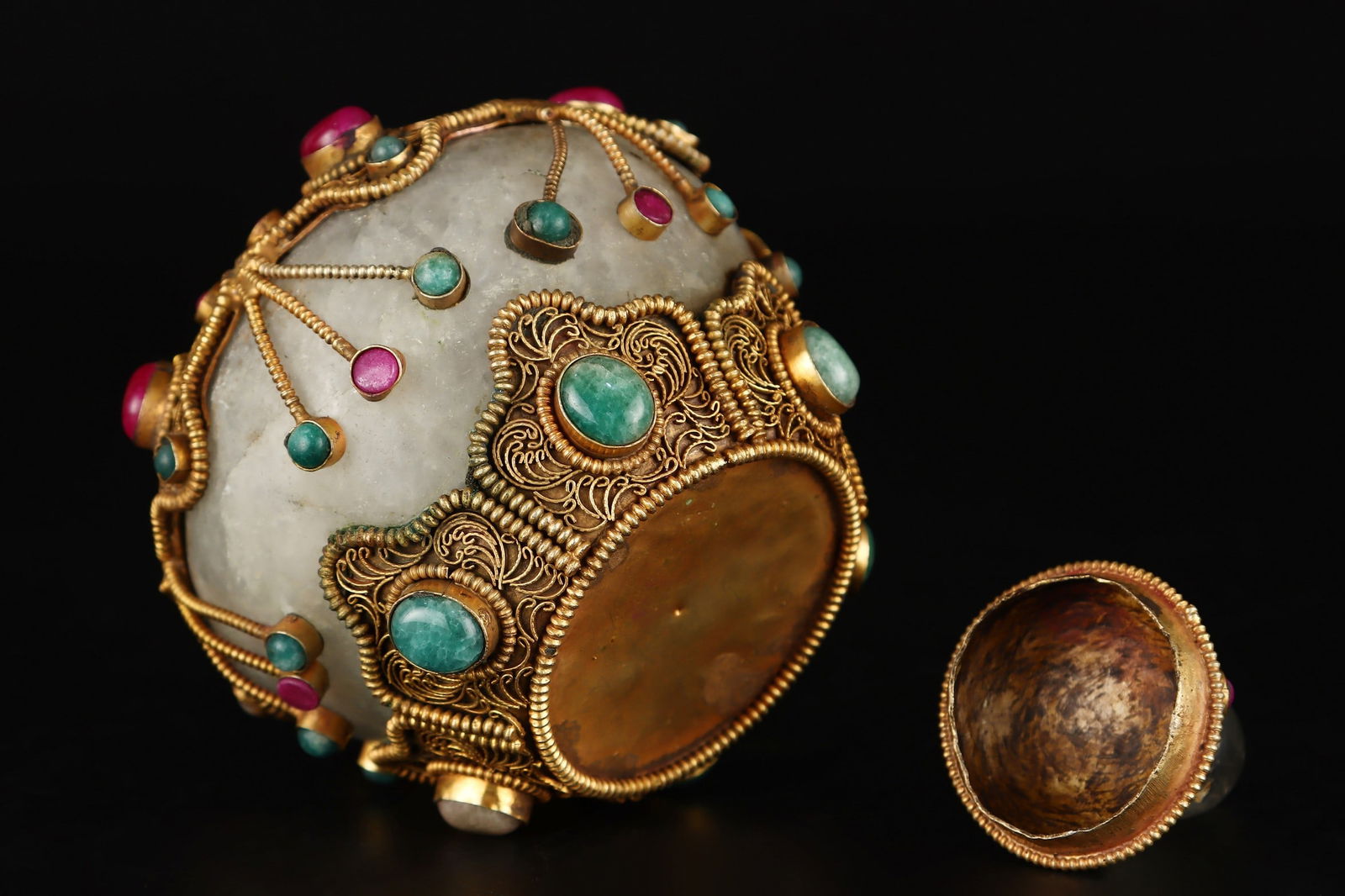 A beautiful crystal jar - 8