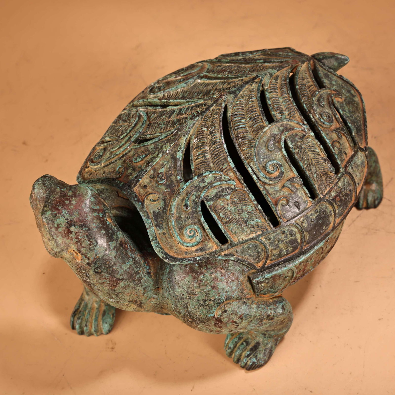A fine bronze turtle smoker - 10