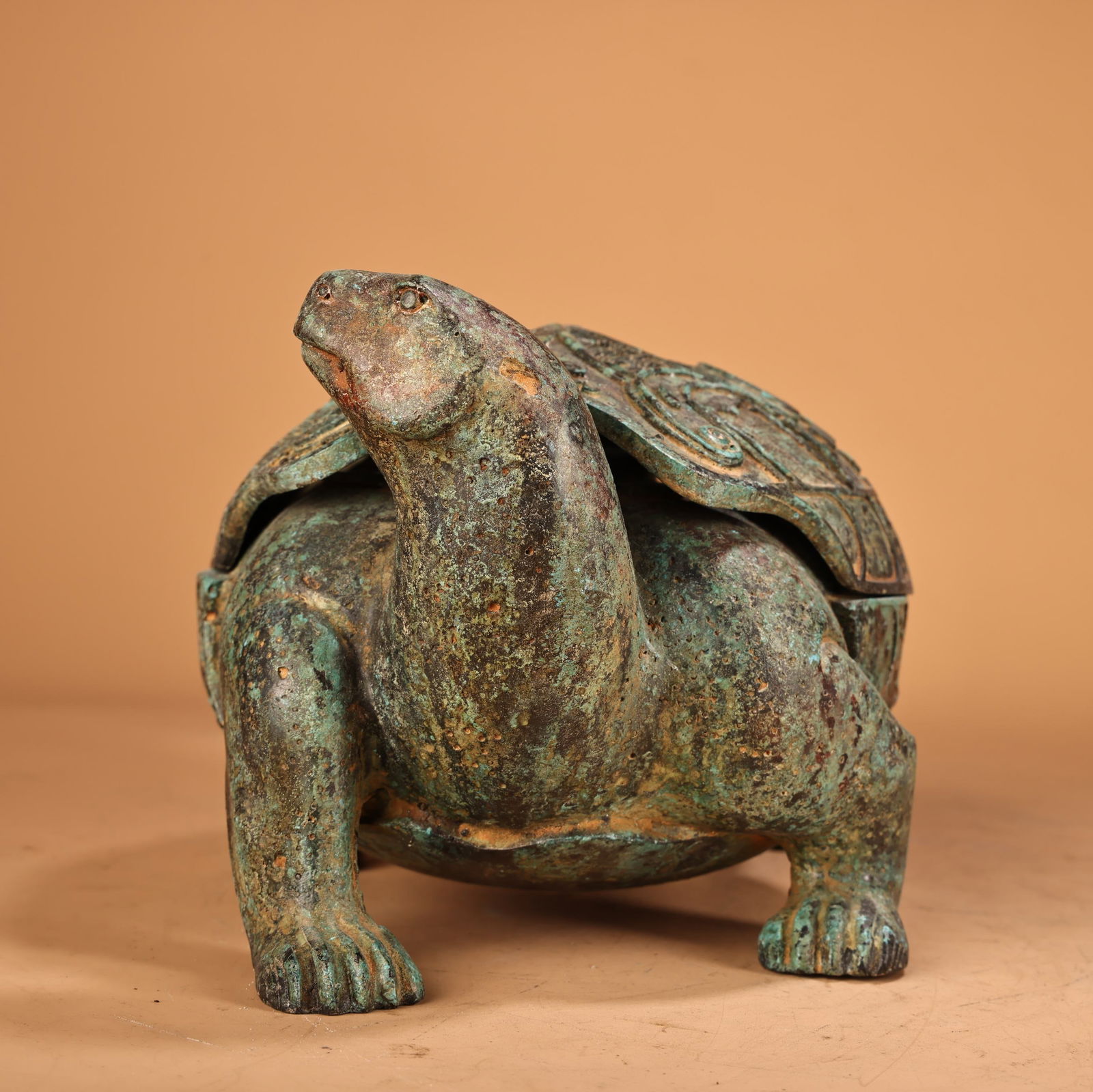 A fine bronze turtle smoker - 4