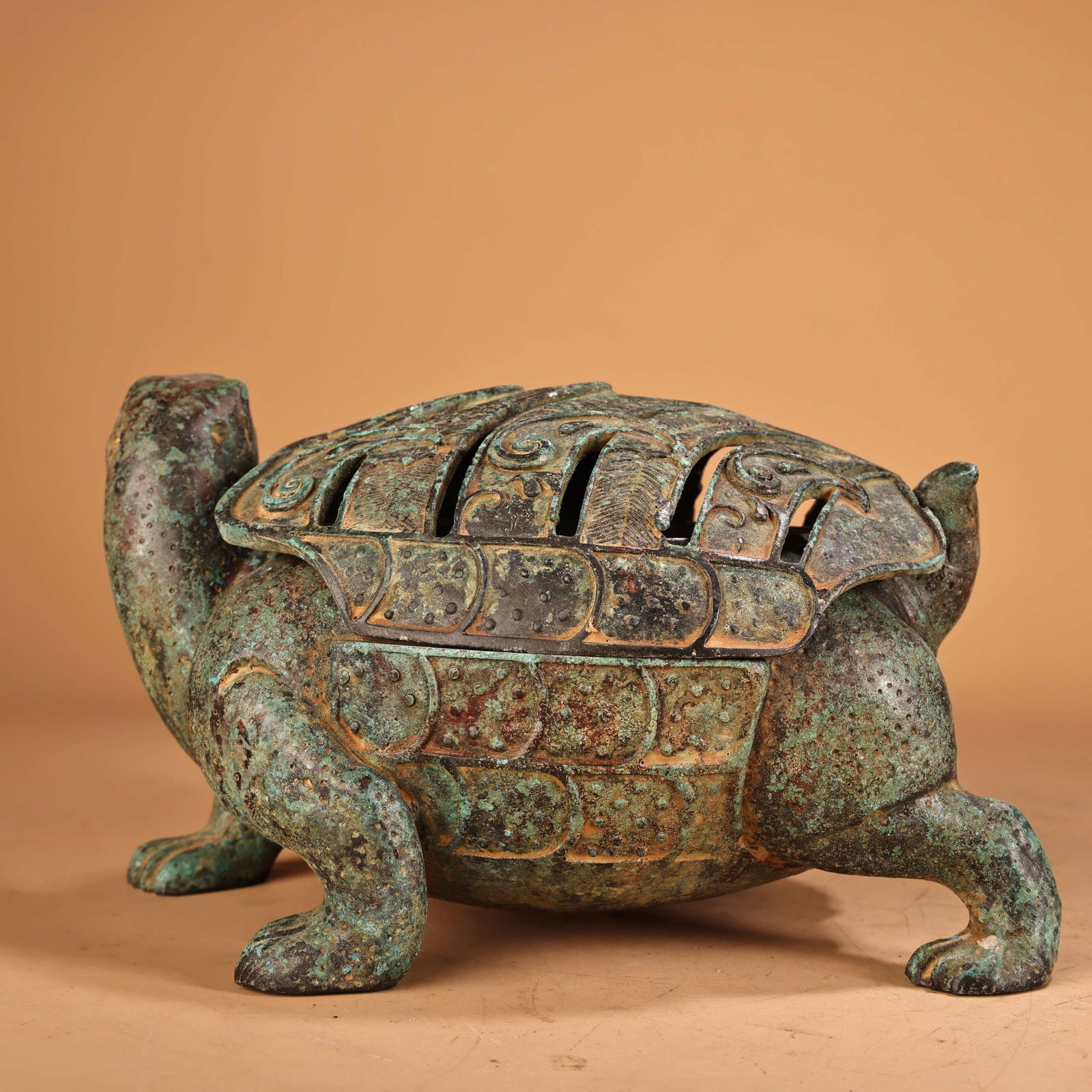 A fine bronze turtle smoker - 5