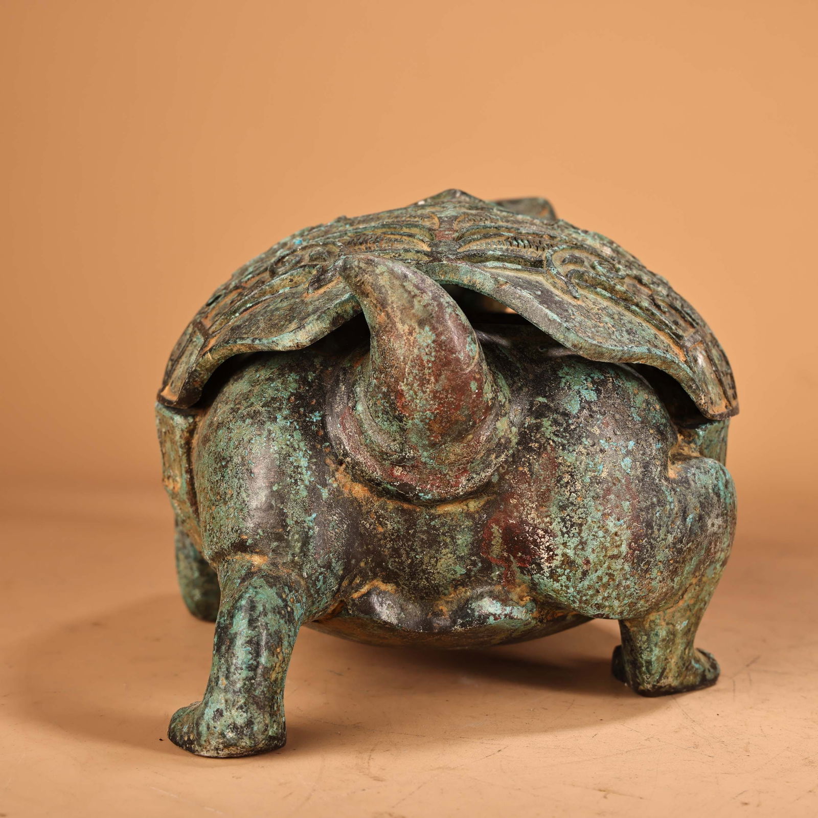 A fine bronze turtle smoker - 6