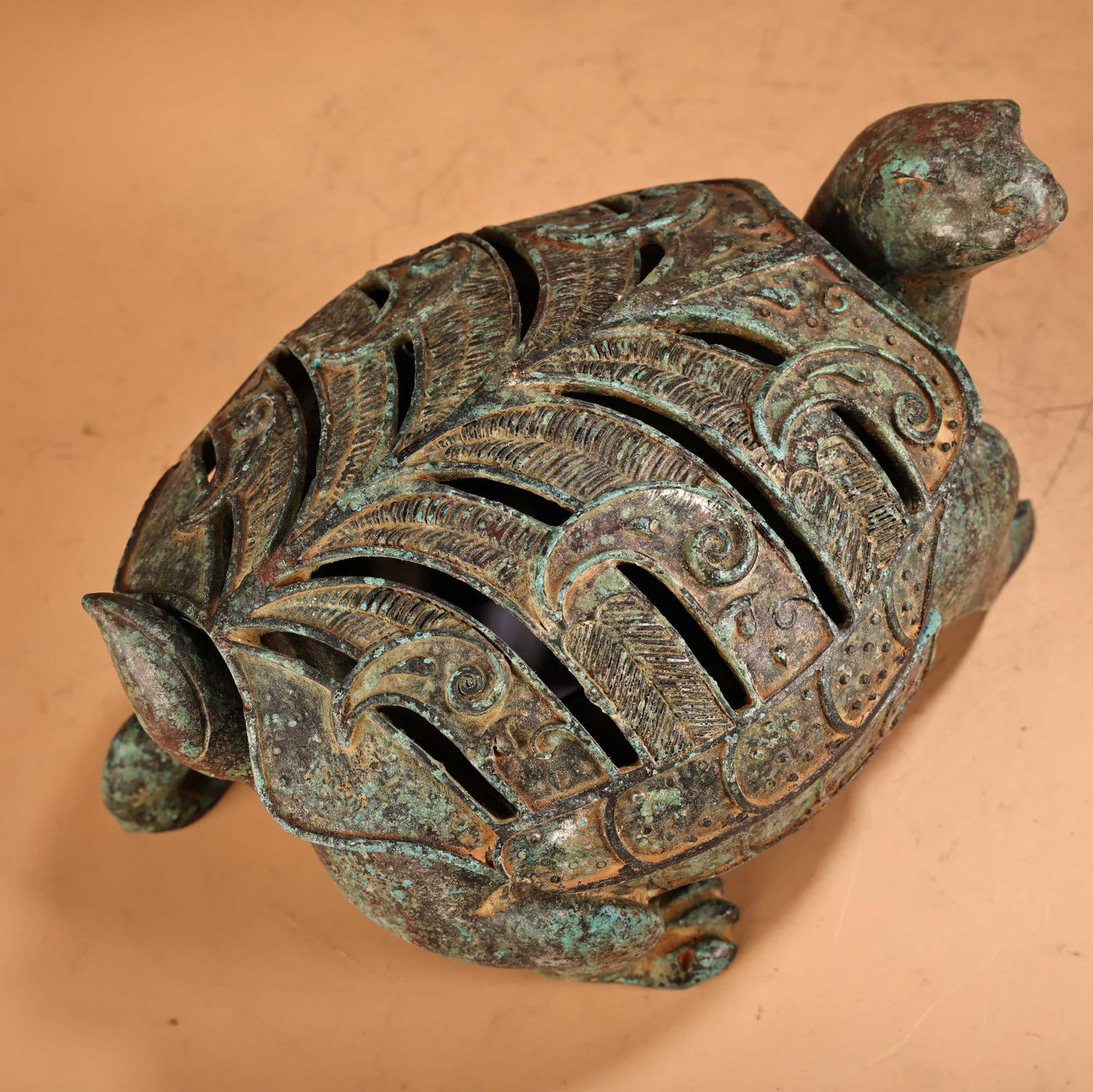 A fine bronze turtle smoker - 7