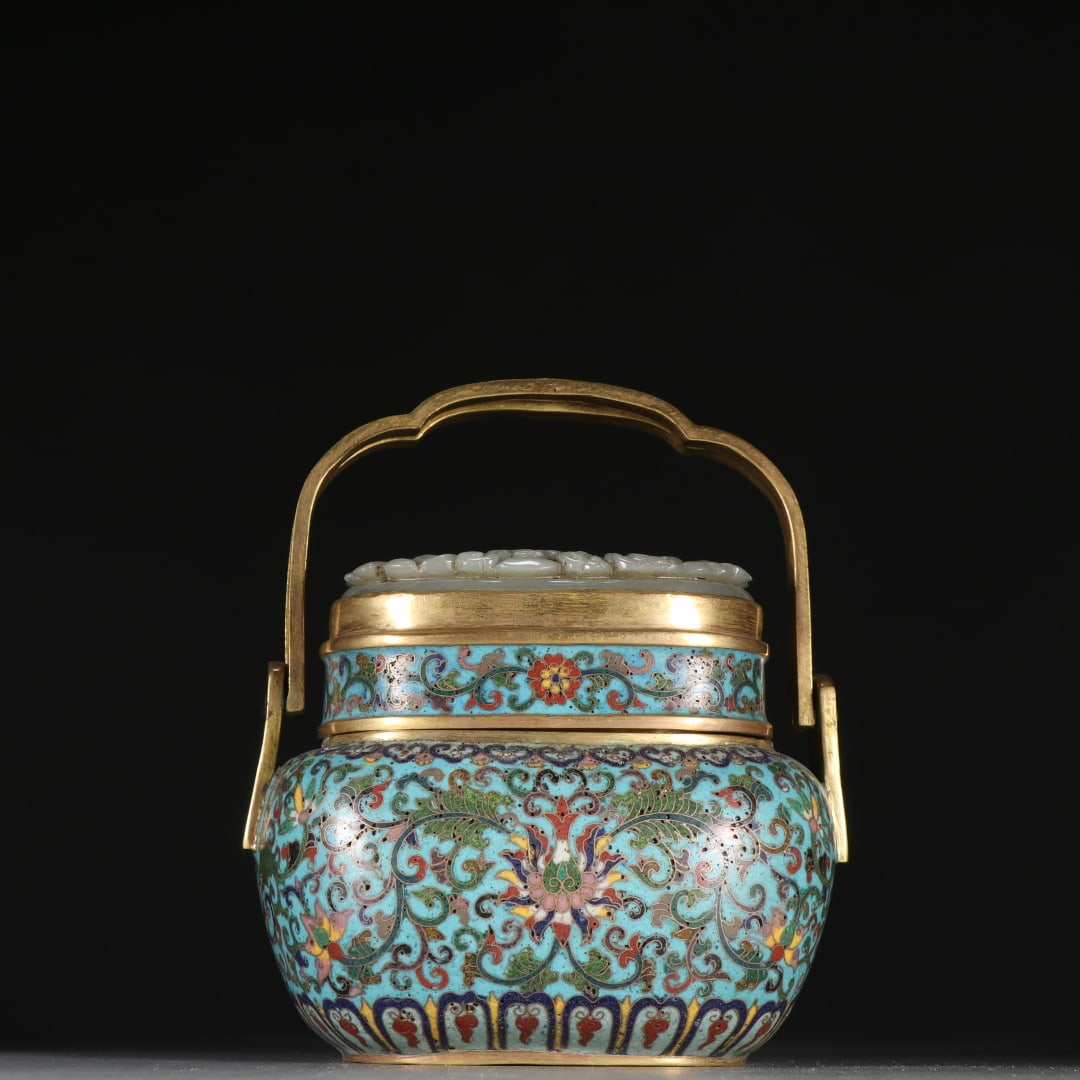 A copper-gilt cloisonné entwined lotus pattern hand stove from the Qing Dynasty: Qing Dynasty copper gilt cloisonné entwined lotus pattern hand stove Size:1.2kgH:15cmW:13cm (The Dimensions Of All Batches Are Manually Measured.If You Need More Detailed
