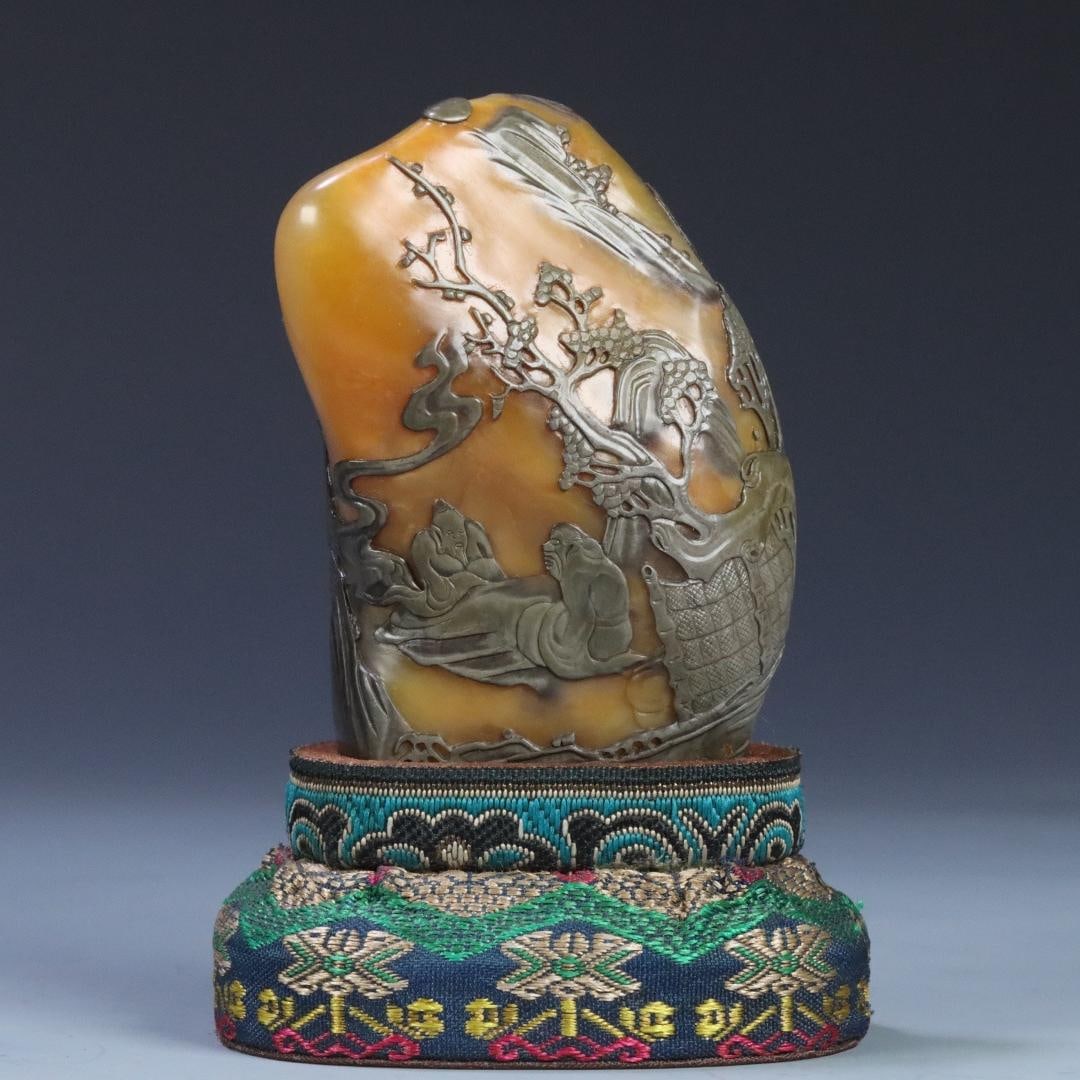 A beautiful Shoushan Tian Huang Wuya leather character story accompanying seal ornament comes with: Exquisite Shoushan Tian Huang Wu Ya Pi character story accompanying seal ornament comes with an old cloth box collection Size:7.86x5.4x3.2cmW:0.200kg (The Dimensions Of All Batches