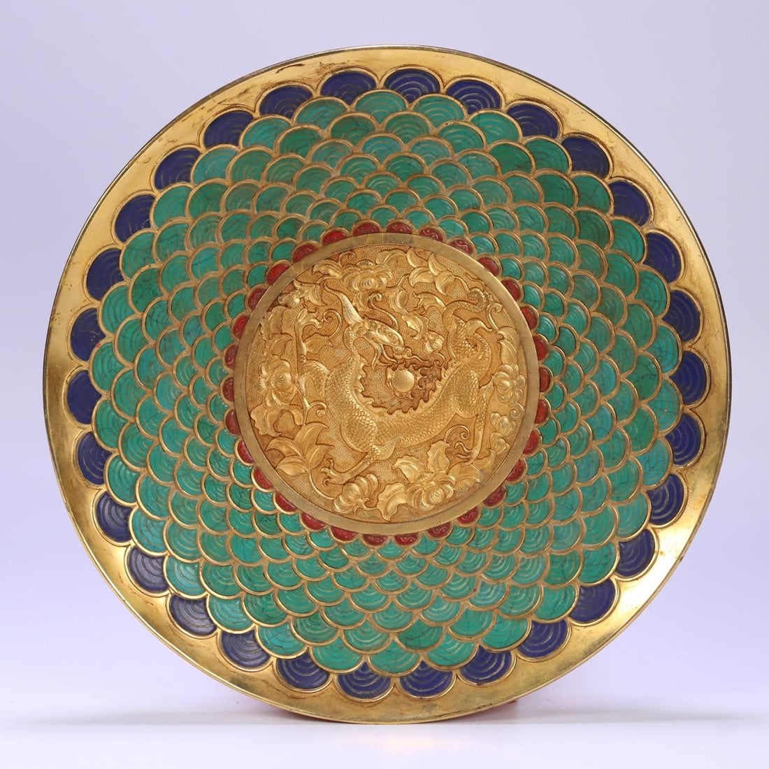 A beautiful copper-gilt inlaid lapis lazuli turquoise dragon pattern grand prize plate: Exquisite copper gilt inlaid lapis lazuli turquoise dragon pattern grand prize plate Size:Size:29x3cm W:1.47kg (The Dimensions Of All Batches Are Manually Measured.If You Need More