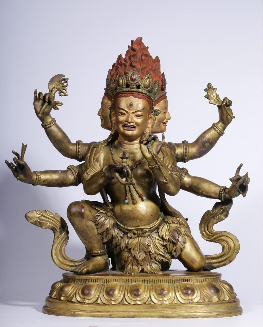 A statue of the Buddha Mother in copper gilt leaf clothes from the Qing Dynasty: The statue of the Buddha Mother in bronze gilt leaf clothes in the Qing Dynasty Size: W:7.25kg H: 38cm L:27cmW:18.5cm (The Dimensions Of All Batches Are Manually Measured.If You