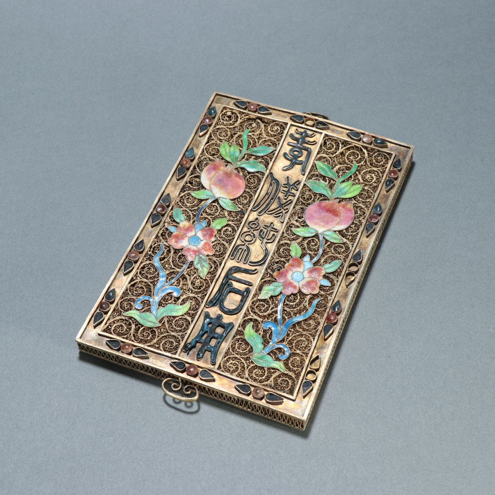 A fine copper gilt filigree baked blue hanging: Exquisite copper gilt filigree baked blue label Size:0.21kgW:16.4cmx9.8cm (The Dimensions Of All Batches Are Manually Measured.If You Need More Detailed Information, Please Contact