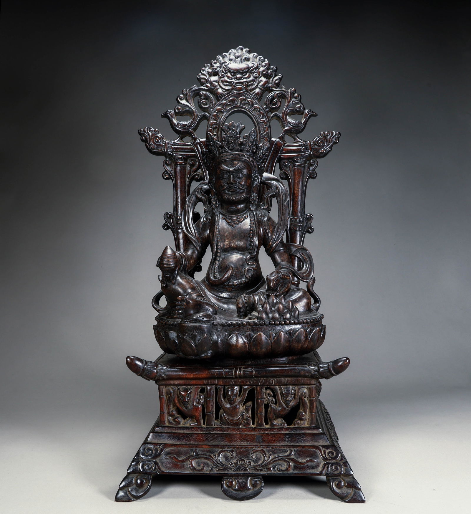 A statue of the Yellow God of Wealth carved in rosewood from the Qing Dynasty: The Qing Dynasty's rosewood carving yellow God of Wealth statue Size:H:50cm L: 23.5cm W:18cm W:1.2kg (The Dimensions Of All Batches Are Manually Measured.If You Need More Detailed