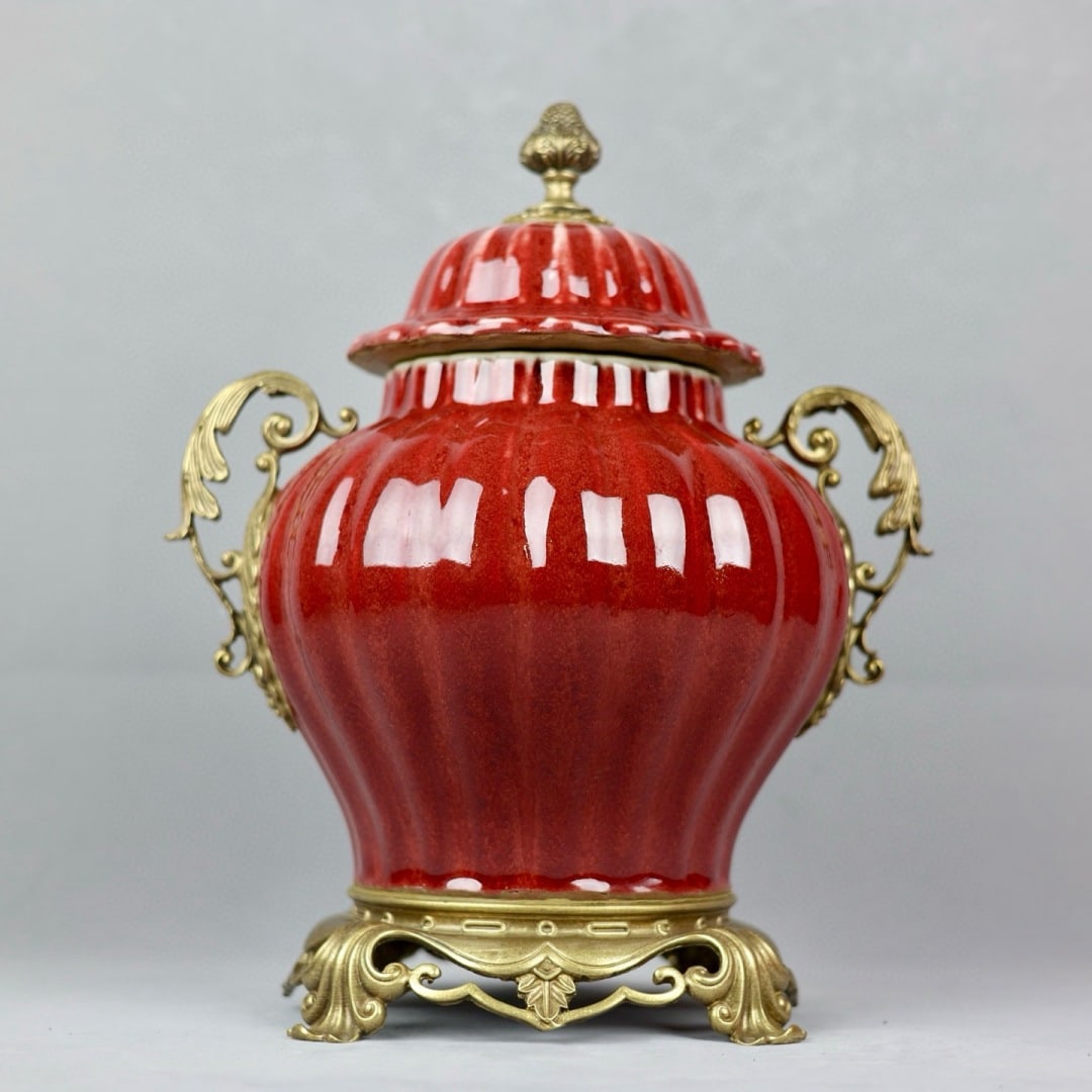 A beautiful copper-inlaid porcelain Lang kiln red glazed melon edge entwined ear lid jar: Exquisite copper-inlaid porcelain Lang kiln red glaze melon edge entwined ear lid jar Size:H:38.5cmCalibre13.5cm D:29cmBottom20.5cm (The Dimensions Of All Batches Are Manually