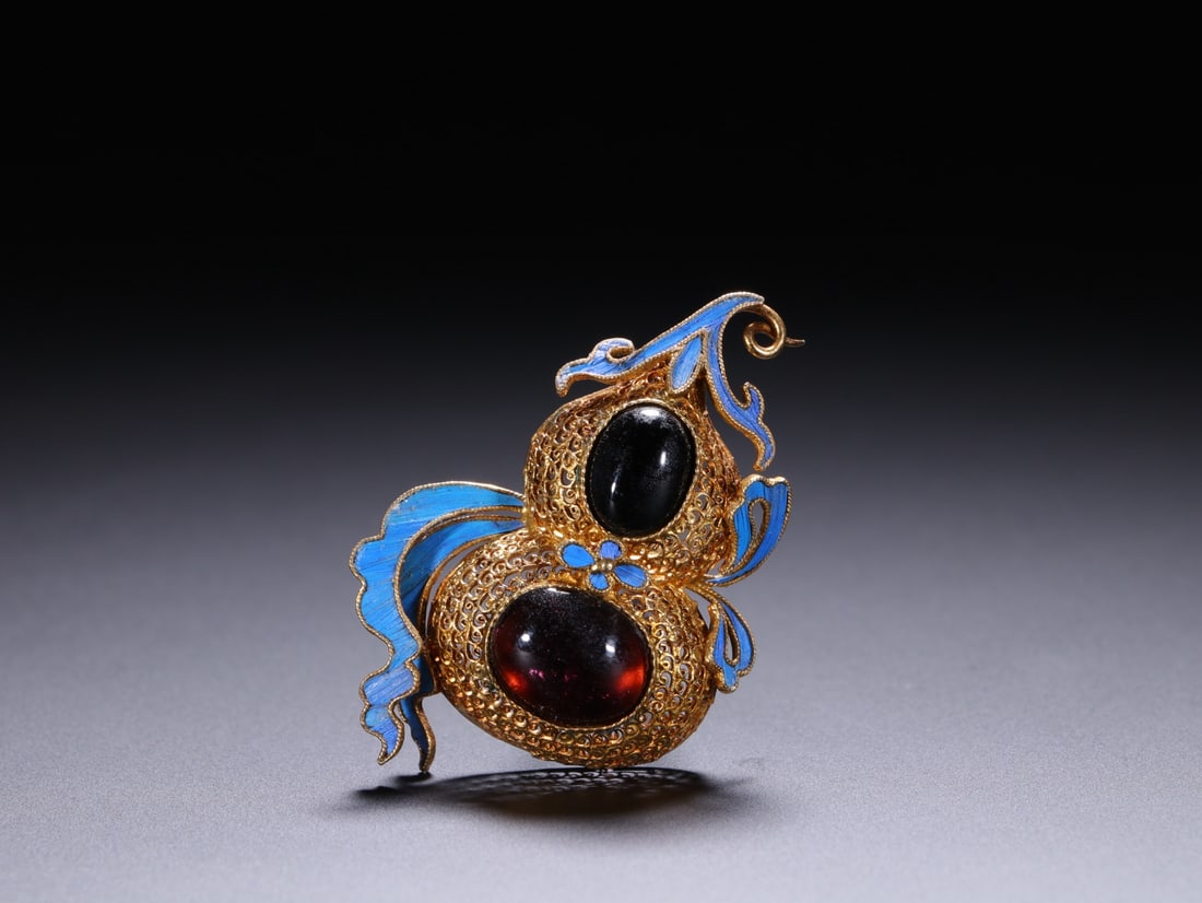 A fine silver-gilt gourd dotted emerald hairpin - 2