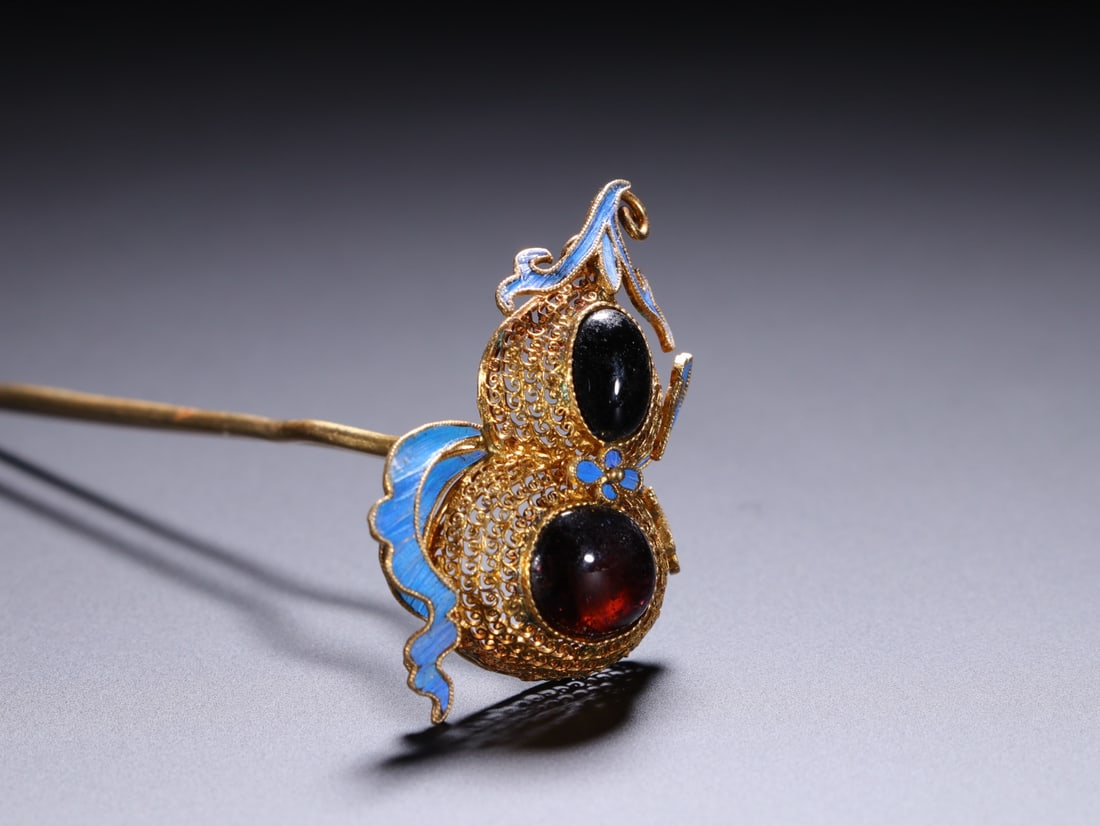A fine silver-gilt gourd dotted emerald hairpin - 4