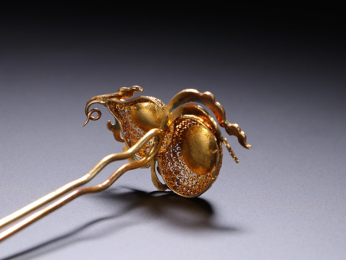 A fine silver-gilt gourd dotted emerald hairpin - 7