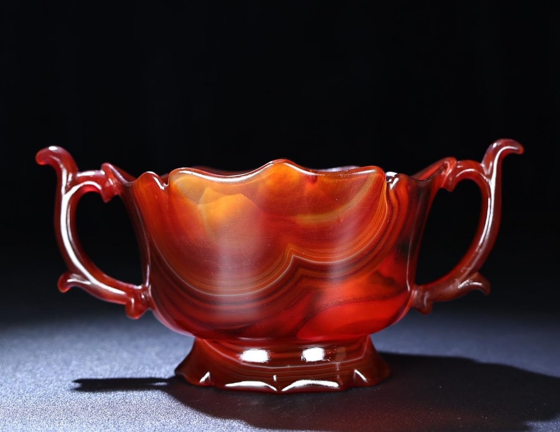 A fine agate red cup: Exquisite agate red cups Size:190x102x85mmW:335g (The Dimensions Of All Batches Are Manually Measured.If You Need More Detailed Information, Please Contact Our Customer Service