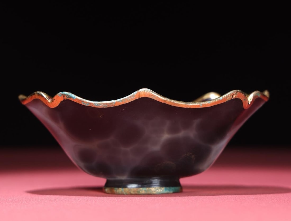A fine copper-gilt agate bowl: Exquisite copper gilt agate bowl Size:131x88x59mmW:132g (The Dimensions Of All Batches Are Manually Measured.If You Need More Detailed Information, Please Contact Our Customer