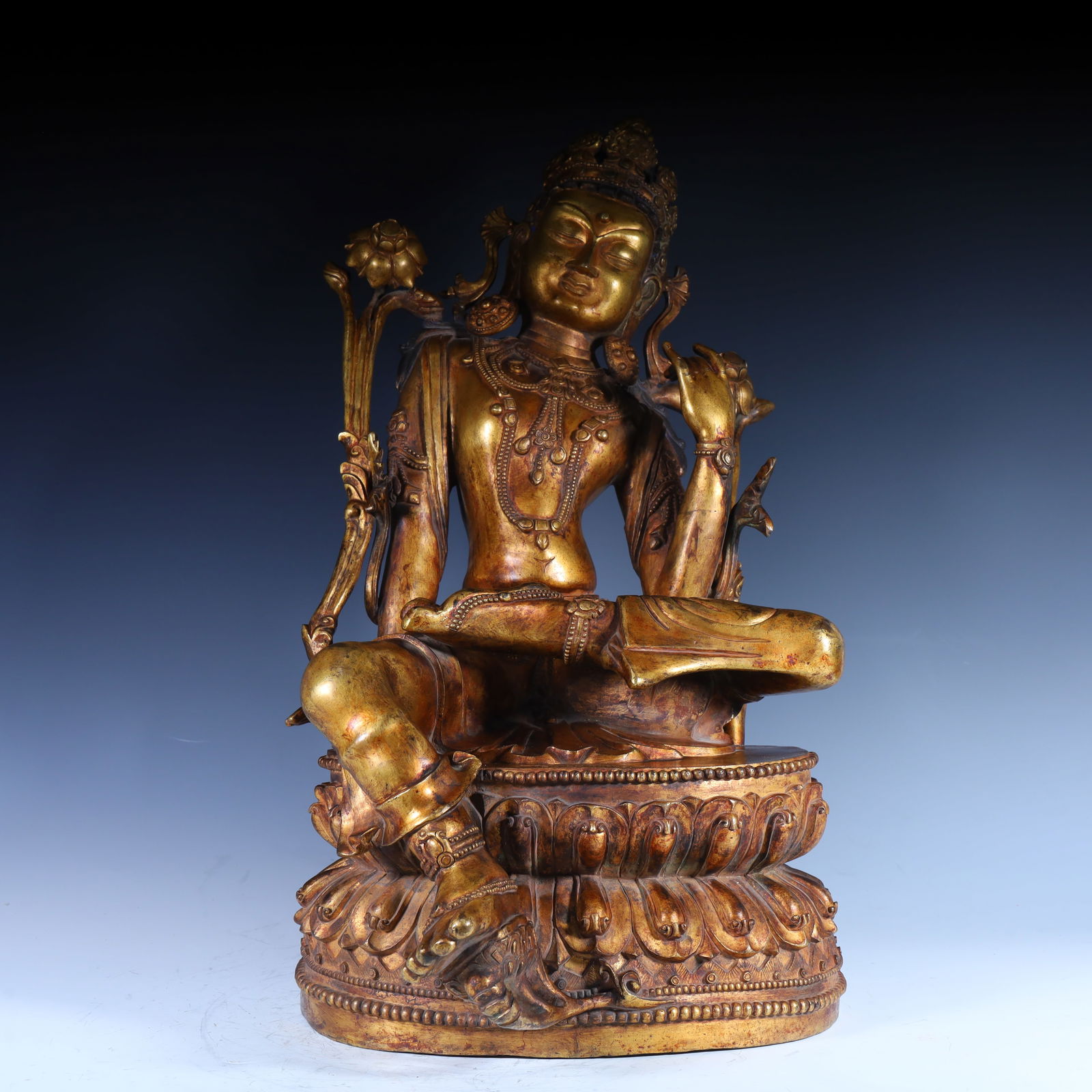 A bronze gilt Tara statue made in the Yongle period of the Ming Dynasty: The bronze gilt Tara statue of the Ming Dynasty Yongle year Size: H:51.5cm L: 32cm W:28cm W:18.9kg (The Dimensions Of All Batches Are Manually Measured.If You Need More Detailed