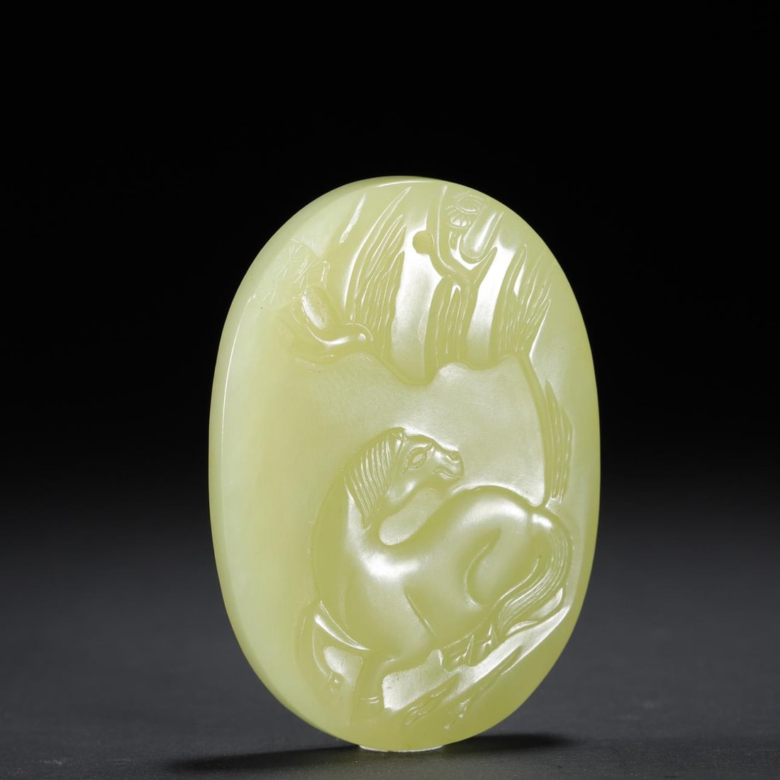 A beautiful Hetian topaz is immediately crowned as a marquis jade card: Exquisite Hetian topaz is immediately crowned as a marquis jade card Size:4.6cmx3.2cmx0.9cm W:0.0233kg (The Dimensions Of All Batches Are Manually Measured.If You Need More Detailed