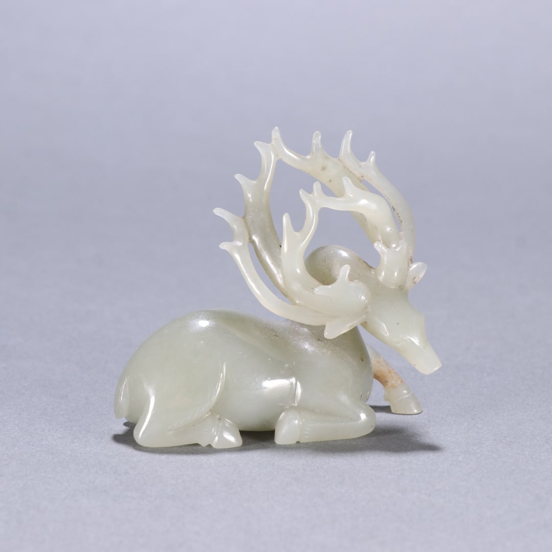 A Hetian jade deer ornament from the Qing Dynasty: Qing Dynasty Hetian jade deer ornament Size:0.0726kgH:6.1cmW:6.4cm (The Dimensions Of All Batches Are Manually Measured.If You Need More Detailed Information, Please Contact Our
