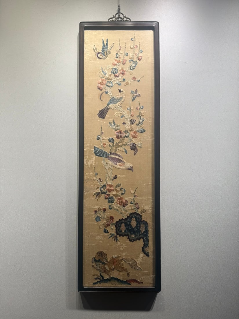 A picture of Su embroidery in the Qing Dynasty: Su embroidered old picture of the Qing Dynasty Size: 109cmx33cm (The Dimensions Of All Batches Are Manually Measured.If You Need More Detailed Information, Please Contact Our