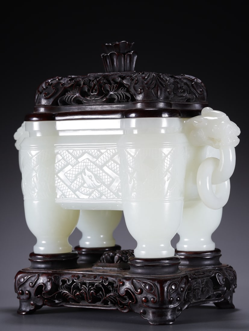 A beautiful Hetian jade dragon pattern four-legged stove - 4