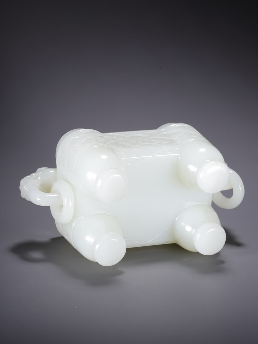 A beautiful Hetian jade dragon pattern four-legged stove - 8