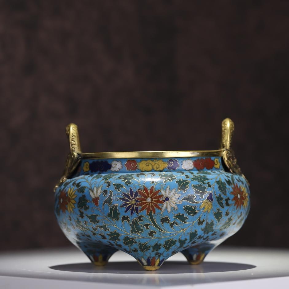 A cloisonné amphora from the Ming Dynasty: Ming Dynasty's Xuande year cloisonné amphorae Size: W:1.0114kg16cmx11.5cm (The Dimensions Of All Batches Are Manually Measured.If You Need More Detailed Information, Please Contact