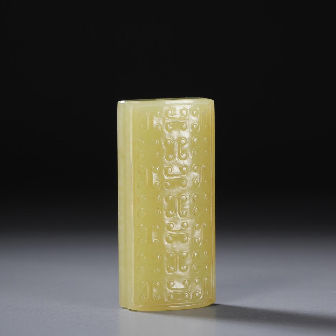 A piece of exquisite Hetian topaz: Exquisite Hetian topaz resins Size:4.3cmx2.0cmx1.2cm W:0.0208kg (The Dimensions Of All Batches Are Manually Measured.If You Need More Detailed Information, Please Contact Our