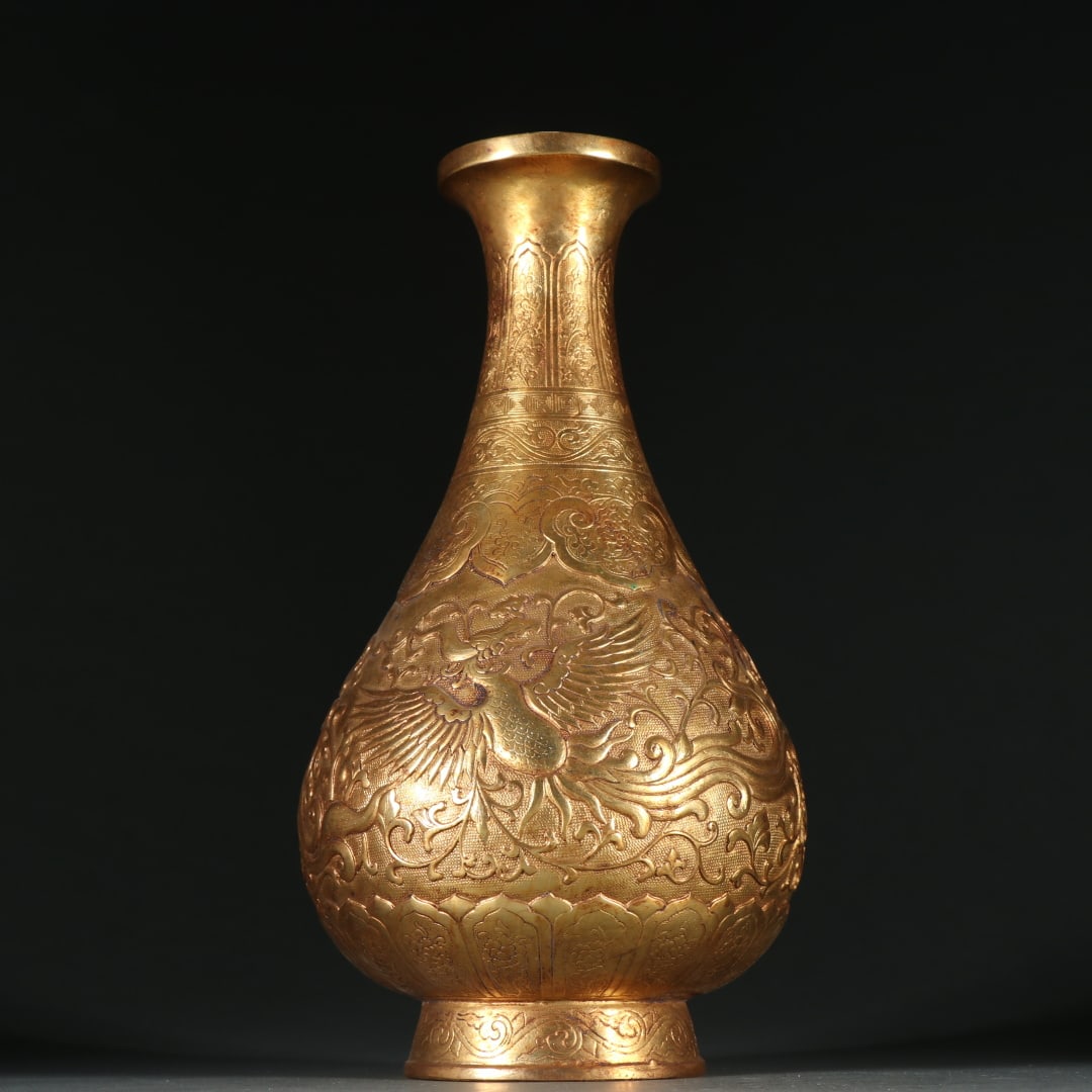 A copper-gilt phoenix pattern vase from the Qing Dynasty: Qing Dynasty copper gilt phoenix pattern vase Size:0.6552kgH:21cmW:11.2cm (The Dimensions Of All Batches Are Manually Measured.If You Need More Detailed Information, Please Contact
