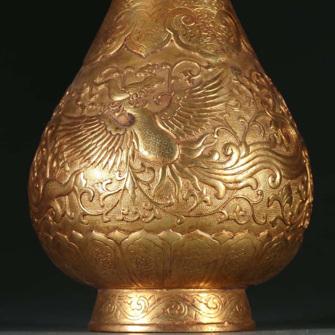 A copper-gilt phoenix pattern vase from the Qing Dynasty - 2