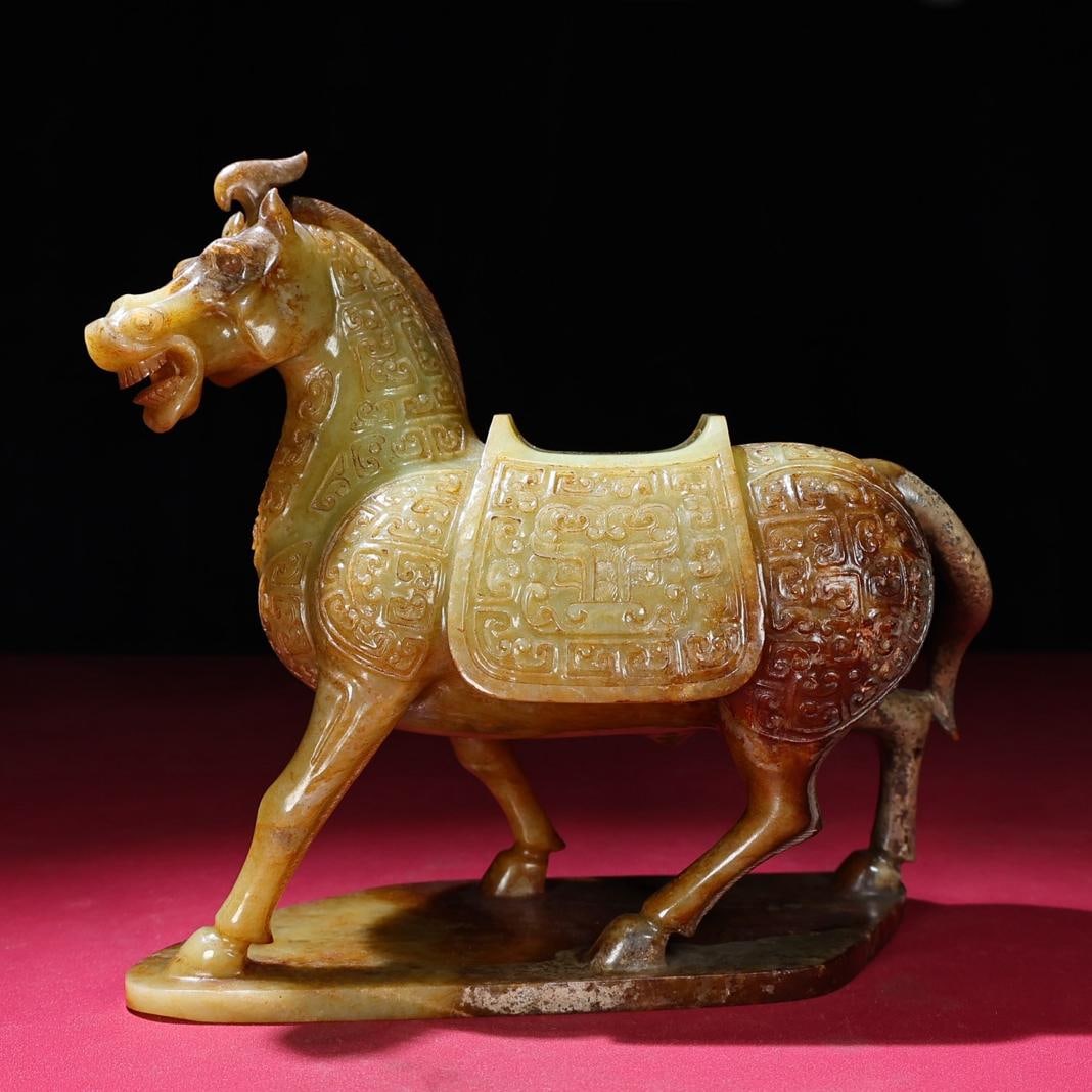 A beautiful Hetian jade birth pit full of jade horse ornaments: Exquisite Hetian jade birth pit full of jade horse ornaments Size:213x83x194mmW:2510g (The Dimensions Of All Batches Are Manually Measured.If You Need More Detailed Information,