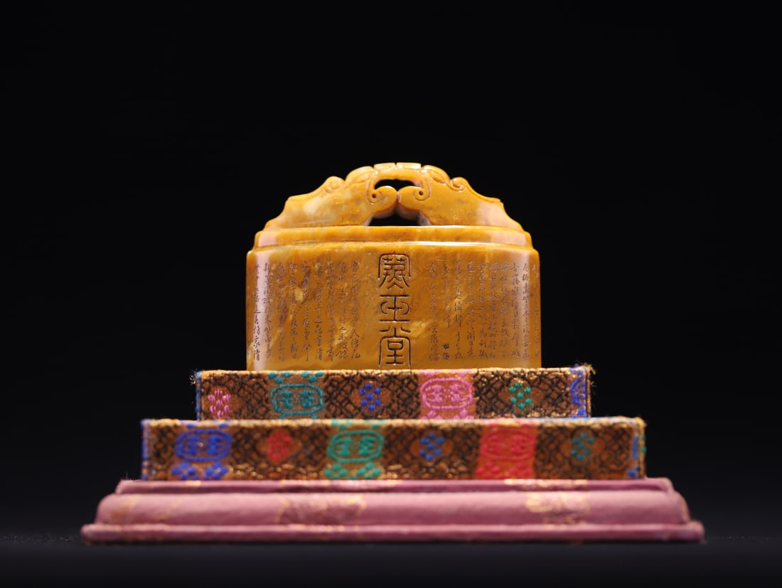 A seal of Lao Tian Huang poetry in the Qing Dynasty: The seal of Lao Tian Huang poetry in the Qing Dynasty Size: W:0.1548kg6cmx7.8cmx2.3cm (The Dimensions Of All Batches Are Manually Measured.If You Need More Detailed Information,