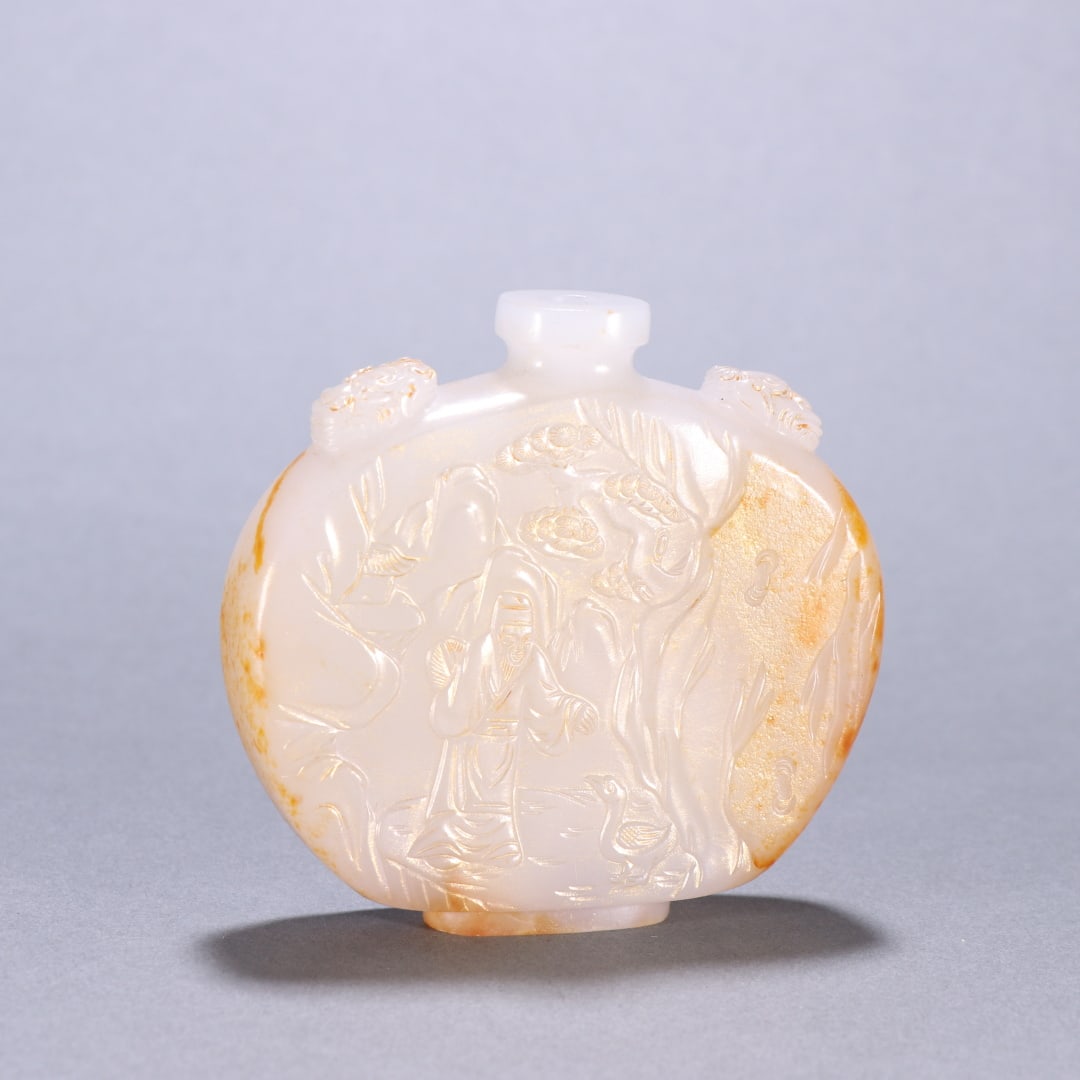 A snuff bottle of Hetian jade seed material painted with gold and water (1 of 9)