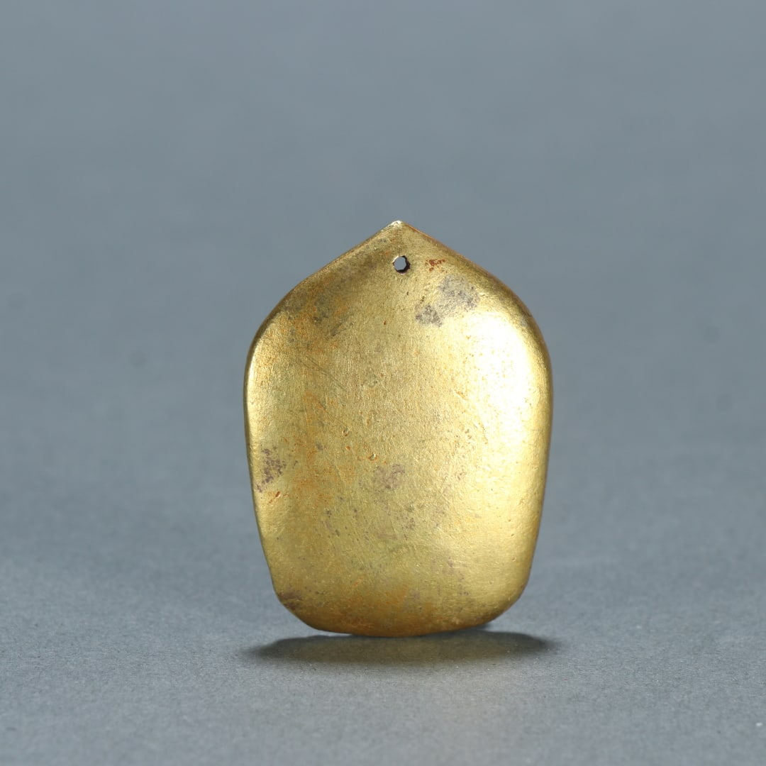 A fine copper-gilt Shakyamuni pendant - 3