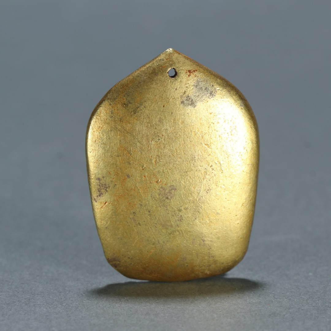 A fine copper-gilt Shakyamuni pendant - 4