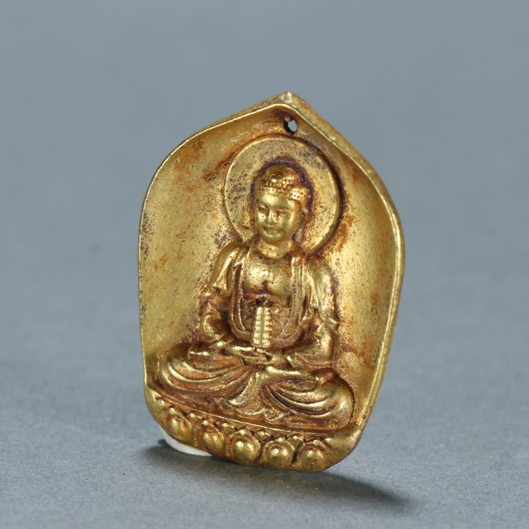 A fine copper-gilt Shakyamuni pendant - 6