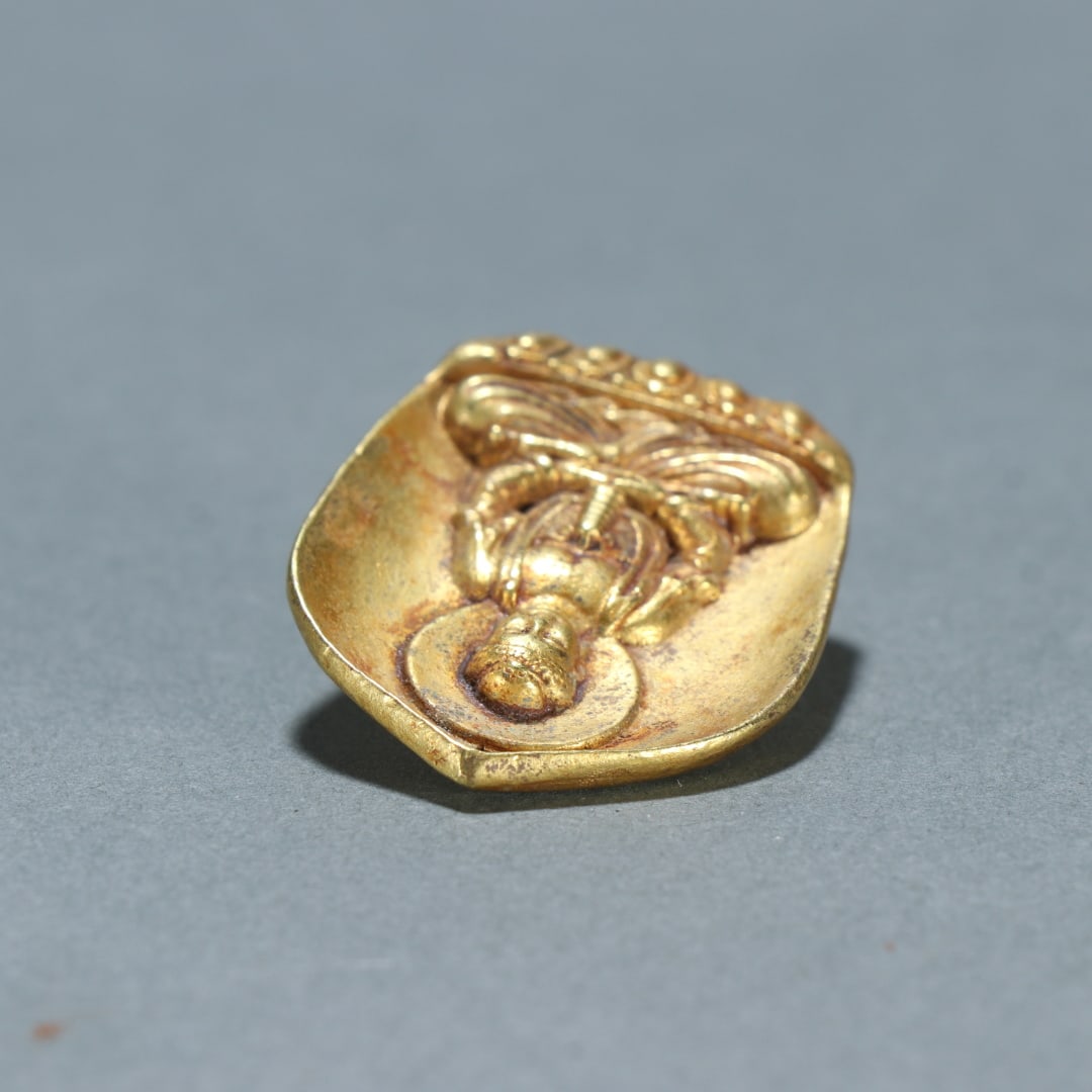 A fine copper-gilt Shakyamuni pendant - 7