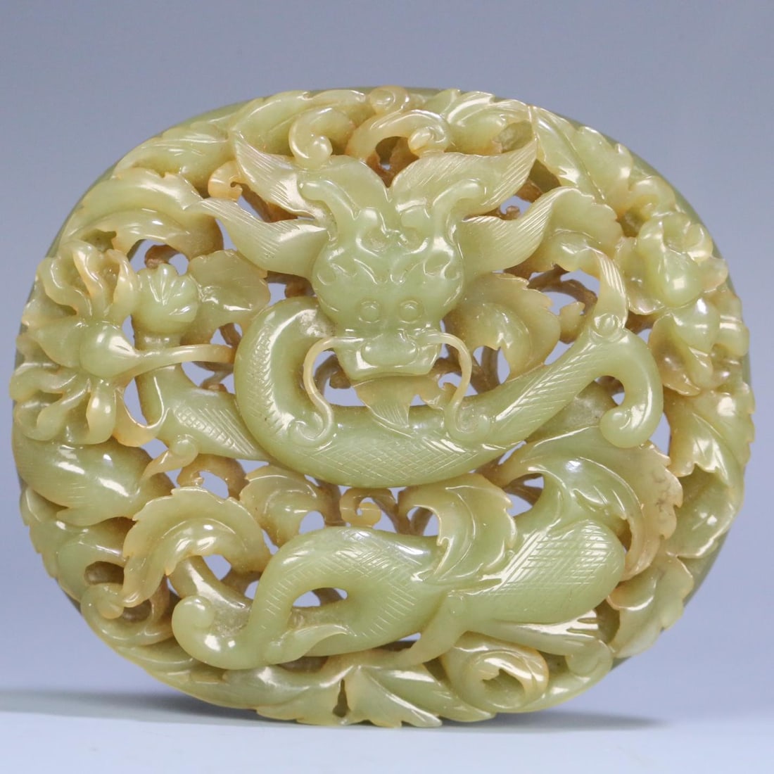 A Qing Dynasty Hetian topaz hollow carved dragon pattern tile: Qing Dynasty Hetian topaz hollow carved dragon pattern tiles Size:Size:8.8x7.6x1.6cm W:0.1139kg (The Dimensions Of All Batches Are Manually Measured.If You Need More Detailed